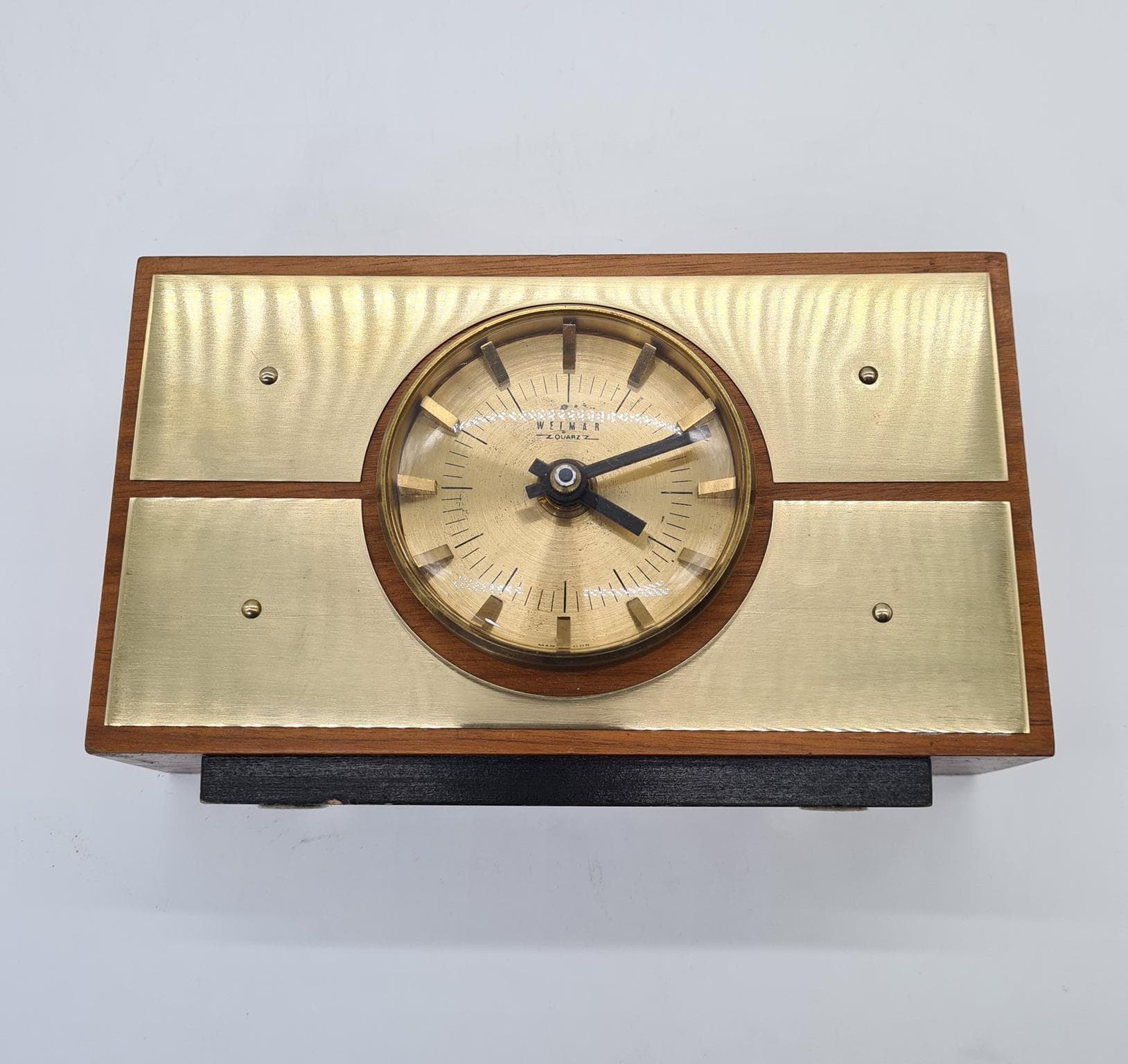 Zegar stołowy Weimar Quartz, drewno mosiądz szkło złoty, Weimar, Niemcy, lata 70. - 288165