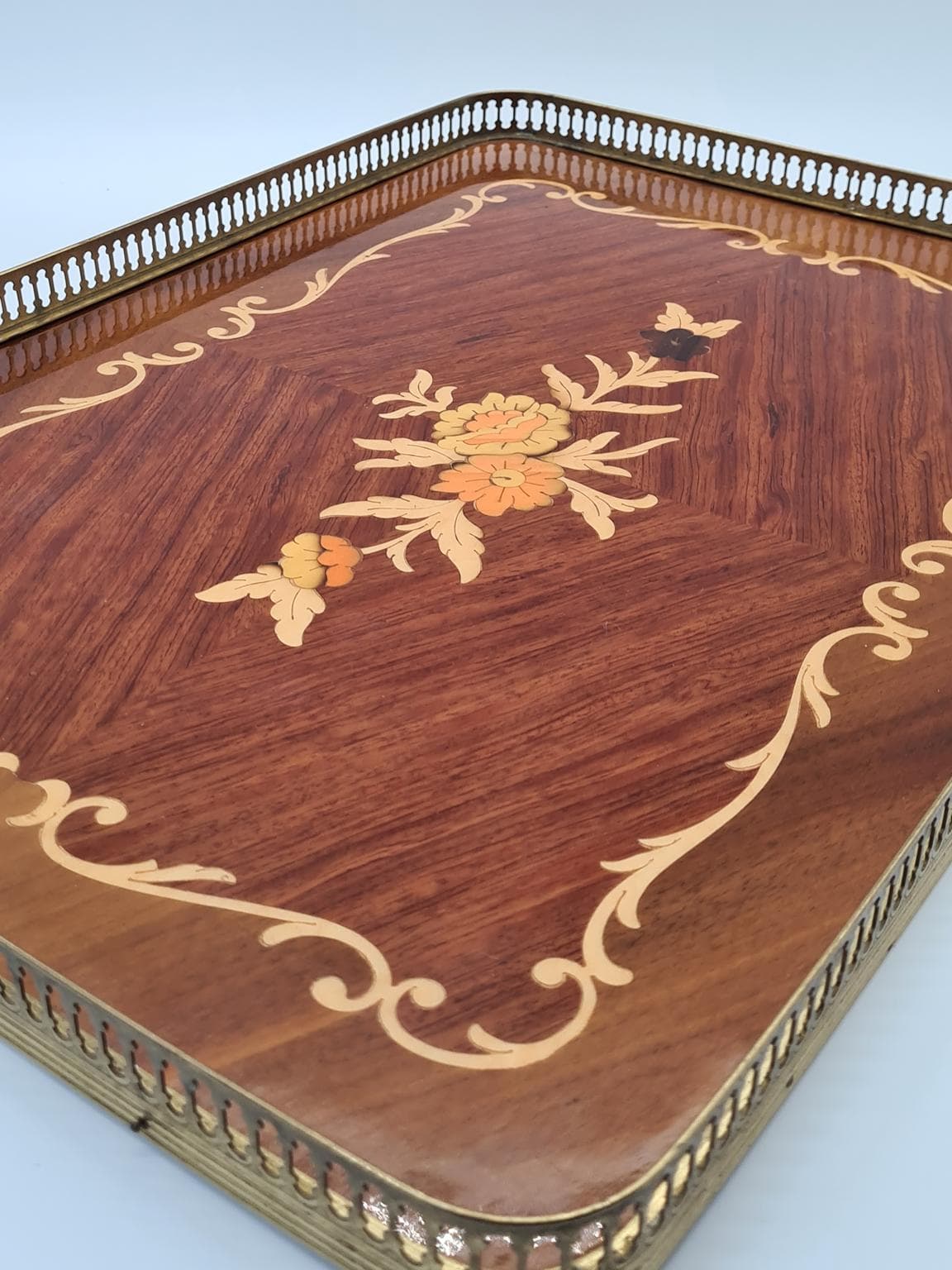 Taca neoklasycystyczna, multikolor, drewno intarsjowane, mosiądz, lata 70. - 288185