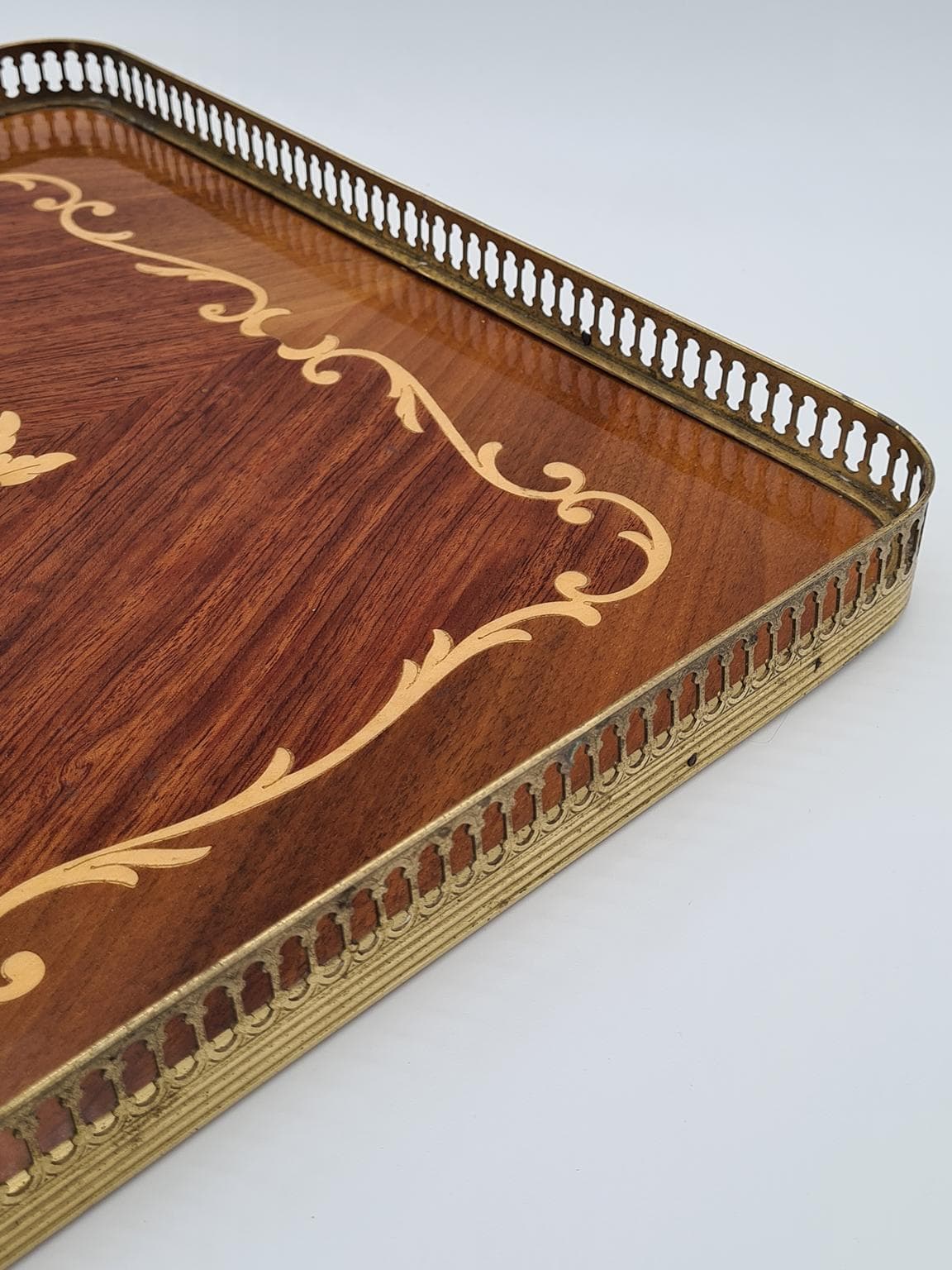 Taca neoklasycystyczna, multikolor, drewno intarsjowane, mosiądz, lata 70. - 288183