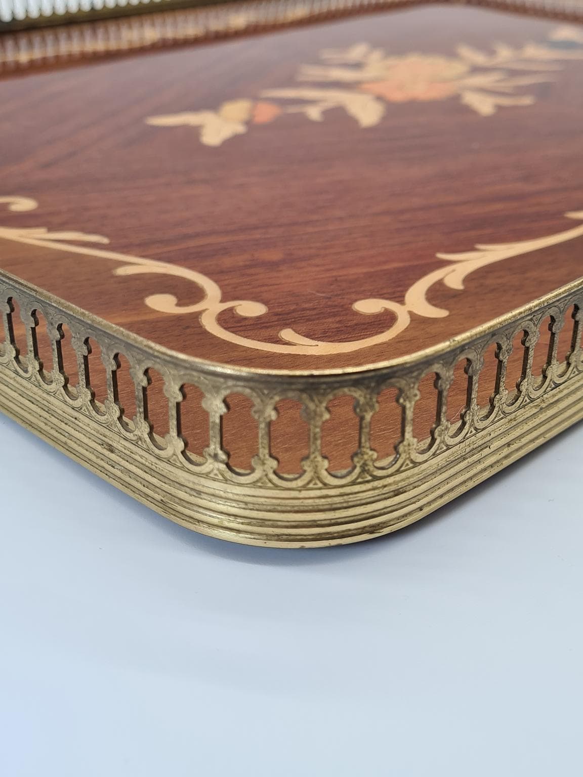 Taca neoklasycystyczna, multikolor, drewno intarsjowane, mosiądz, lata 70. - 288178