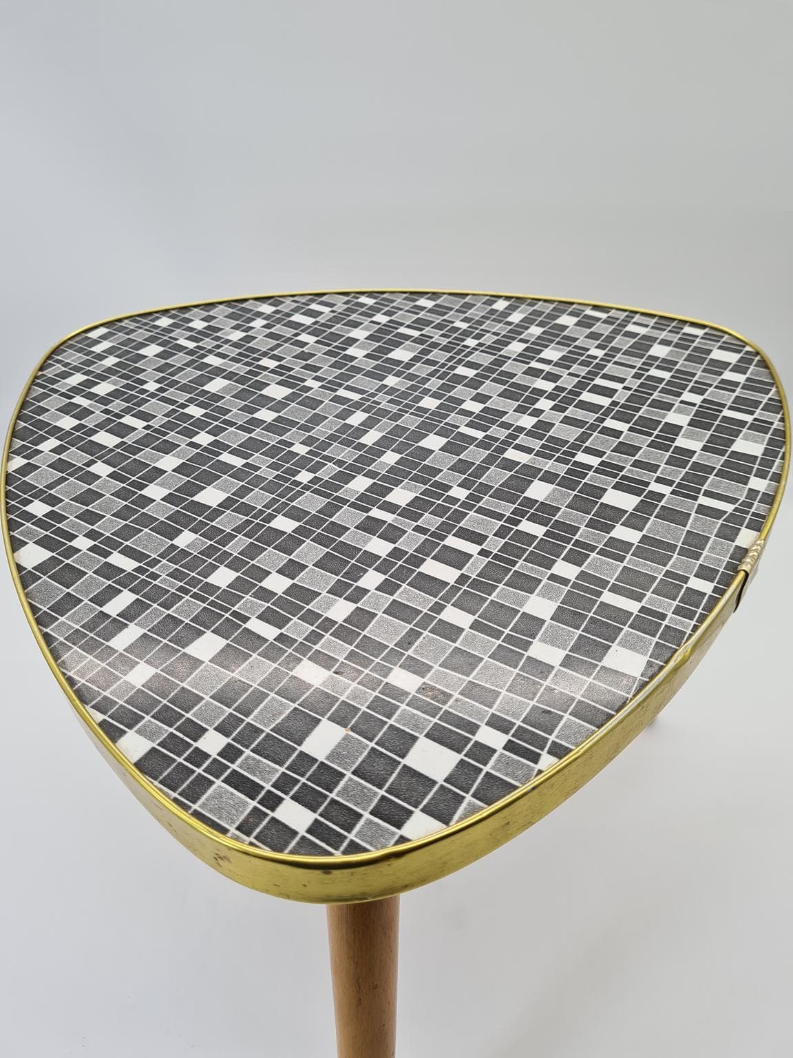 Stolik pomocniczy, szary buk, laminat, mosiądz, Hal Lei, Niemcy, lata 60. - 288229