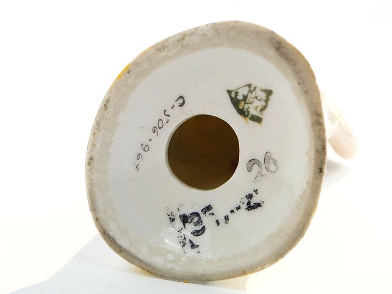 Figurka Dziewczyna z koszykiem, porcelana biała, proj. Z. Śliwowska-Wawrzyniak, Ćmielów, Polska, lata 50. - 288494