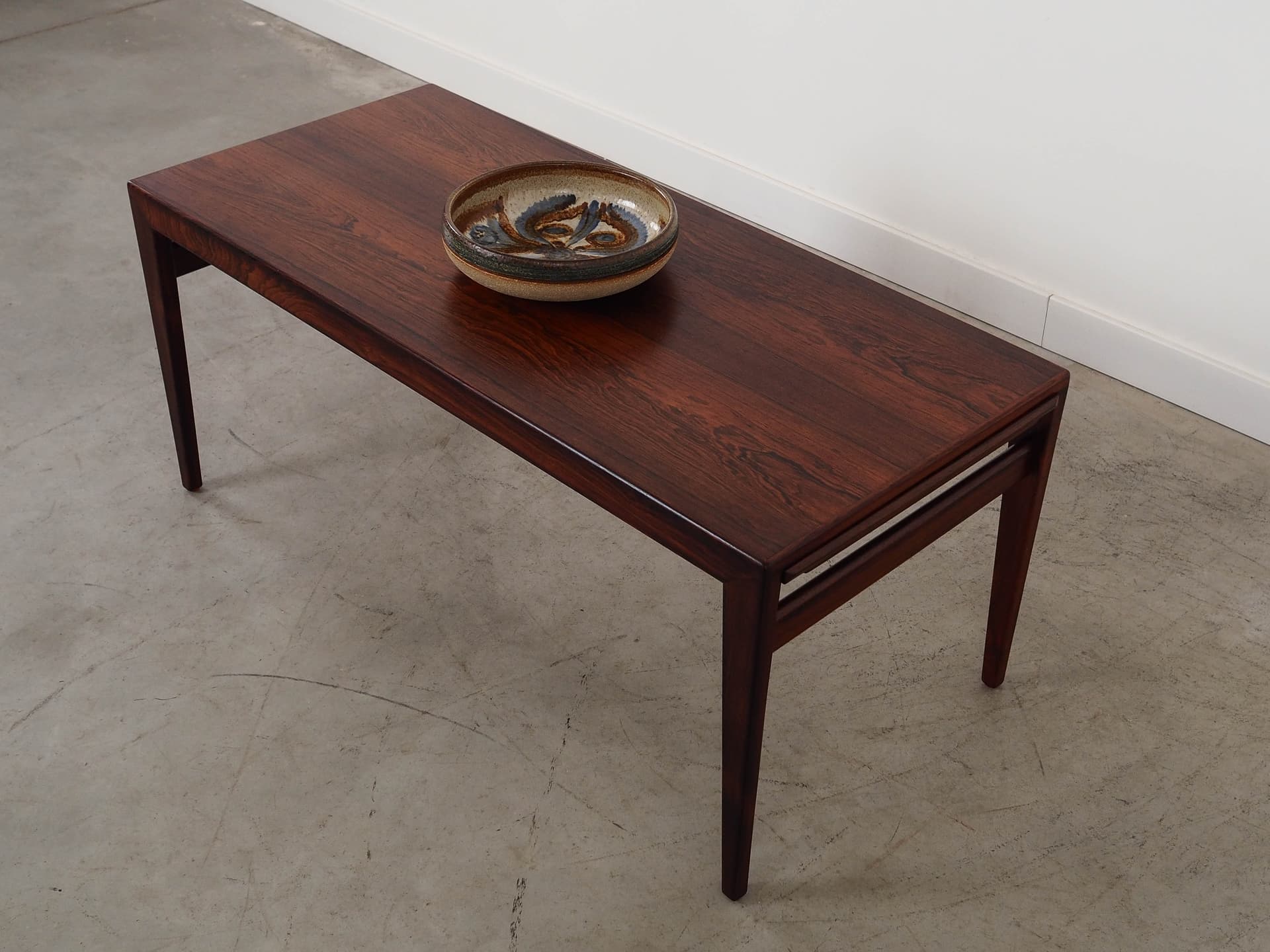 Coffee table, brown rosewood, by I. Wikkelsø, Denmark, 1970s. - 288528