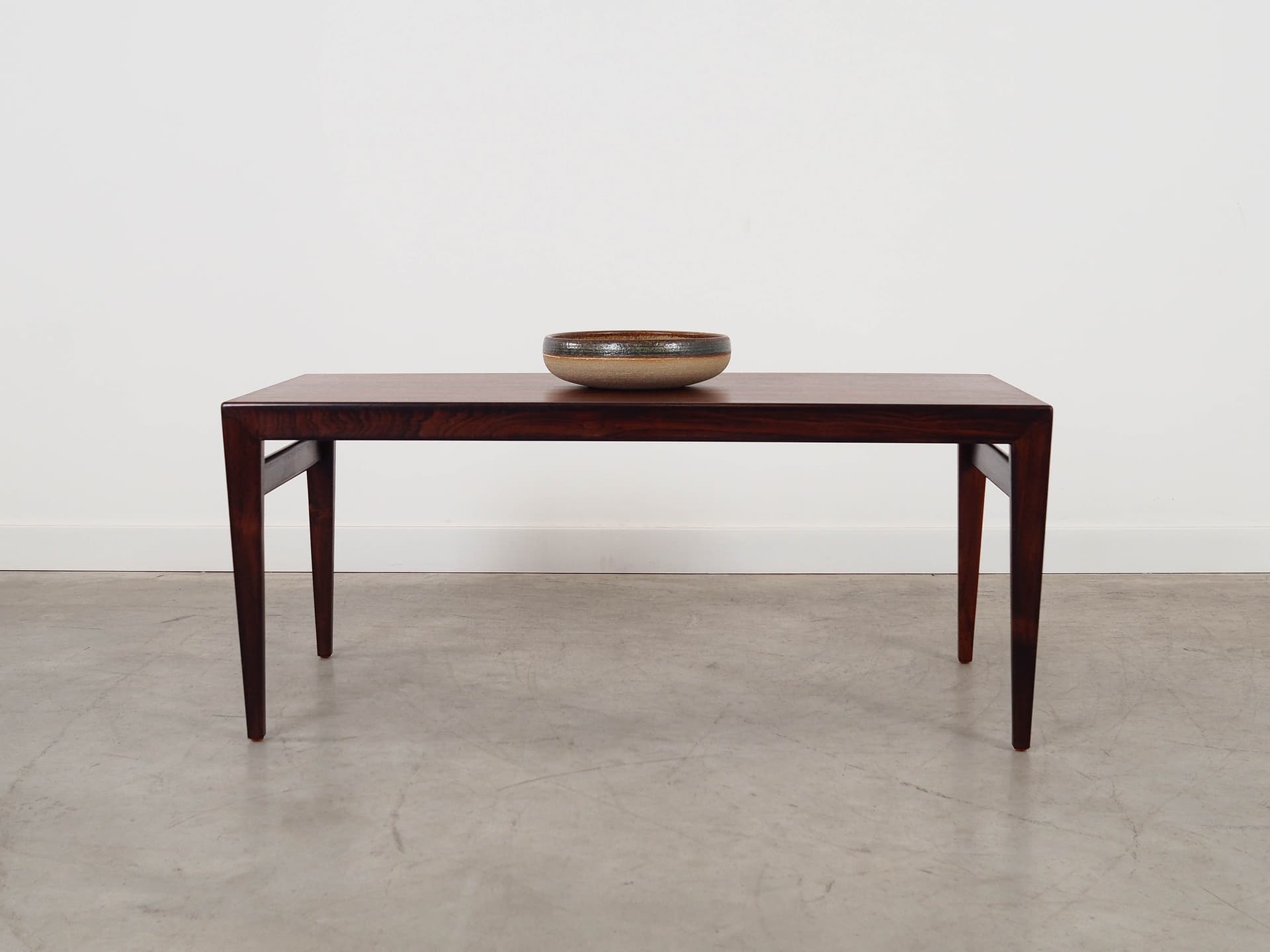 Coffee table, brown rosewood, by I. Wikkelsø, Denmark, 1970s. - 288526