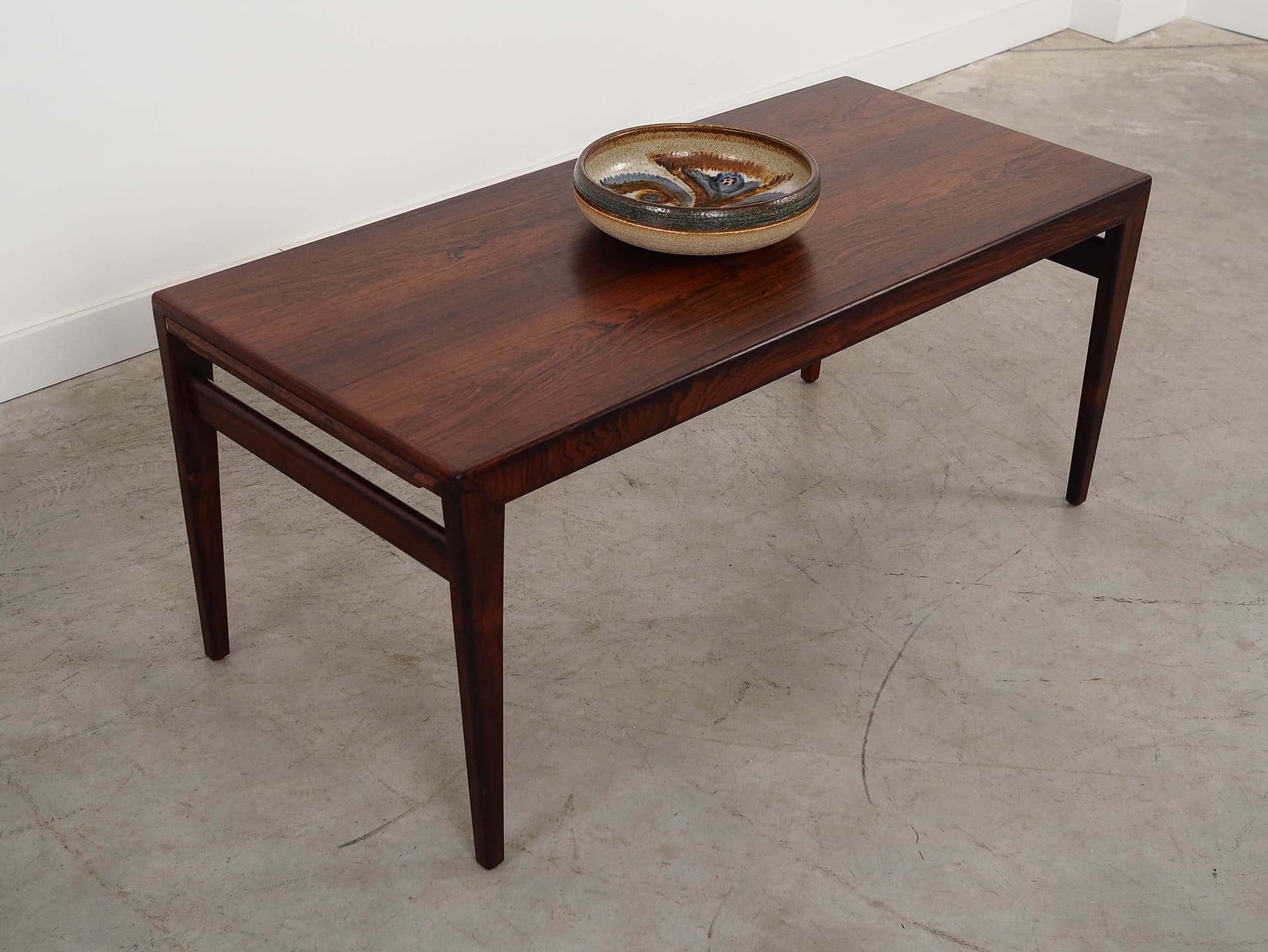 Coffee table, brown rosewood, by I. Wikkelsø, Denmark, 1970s. - 288527
