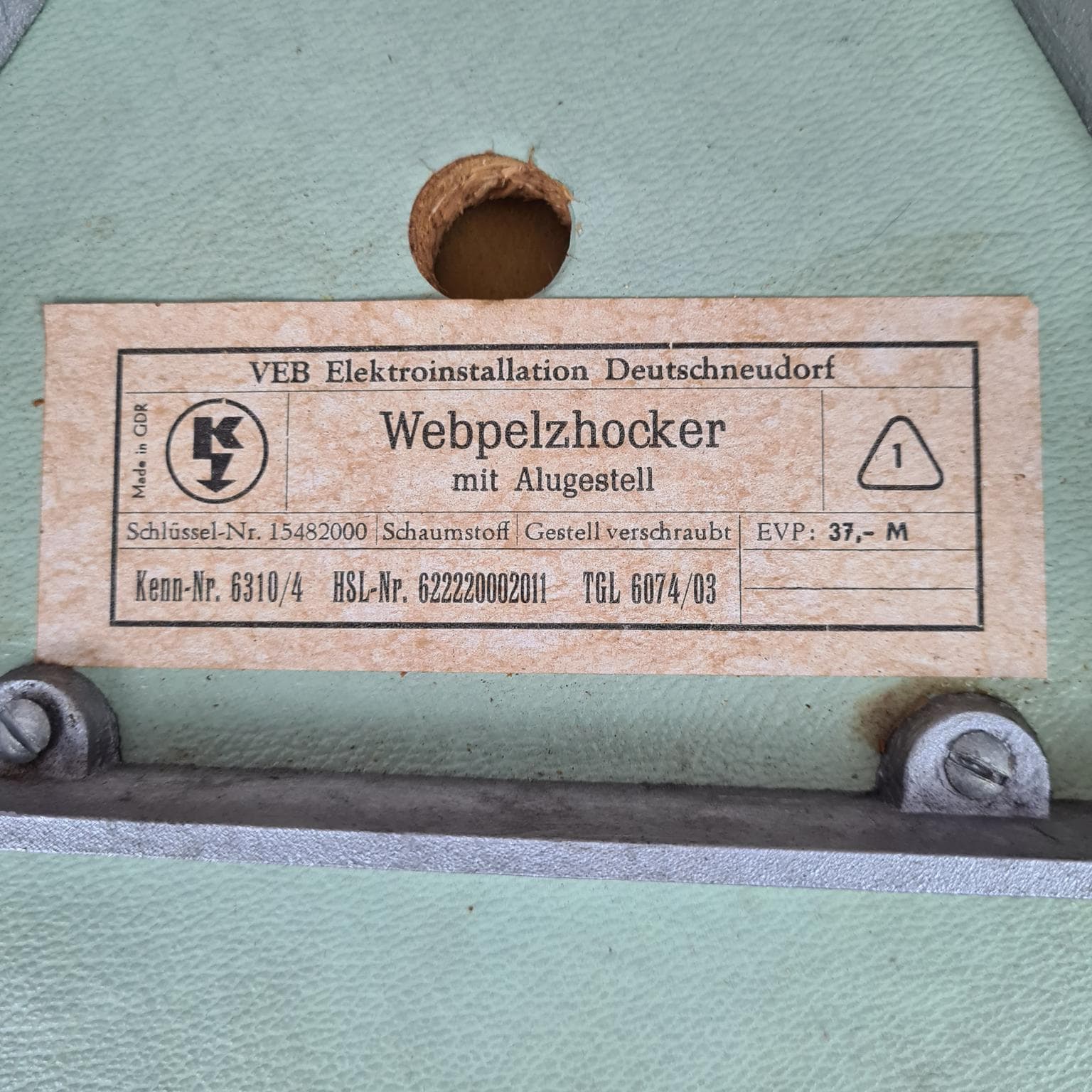 Zestaw dwóch stołków Webpelzhocker, aluminium, sztuczne futro multikolor, VEB Elektroinstallation Deutschneudorf, NRD, lata 60. - 288818