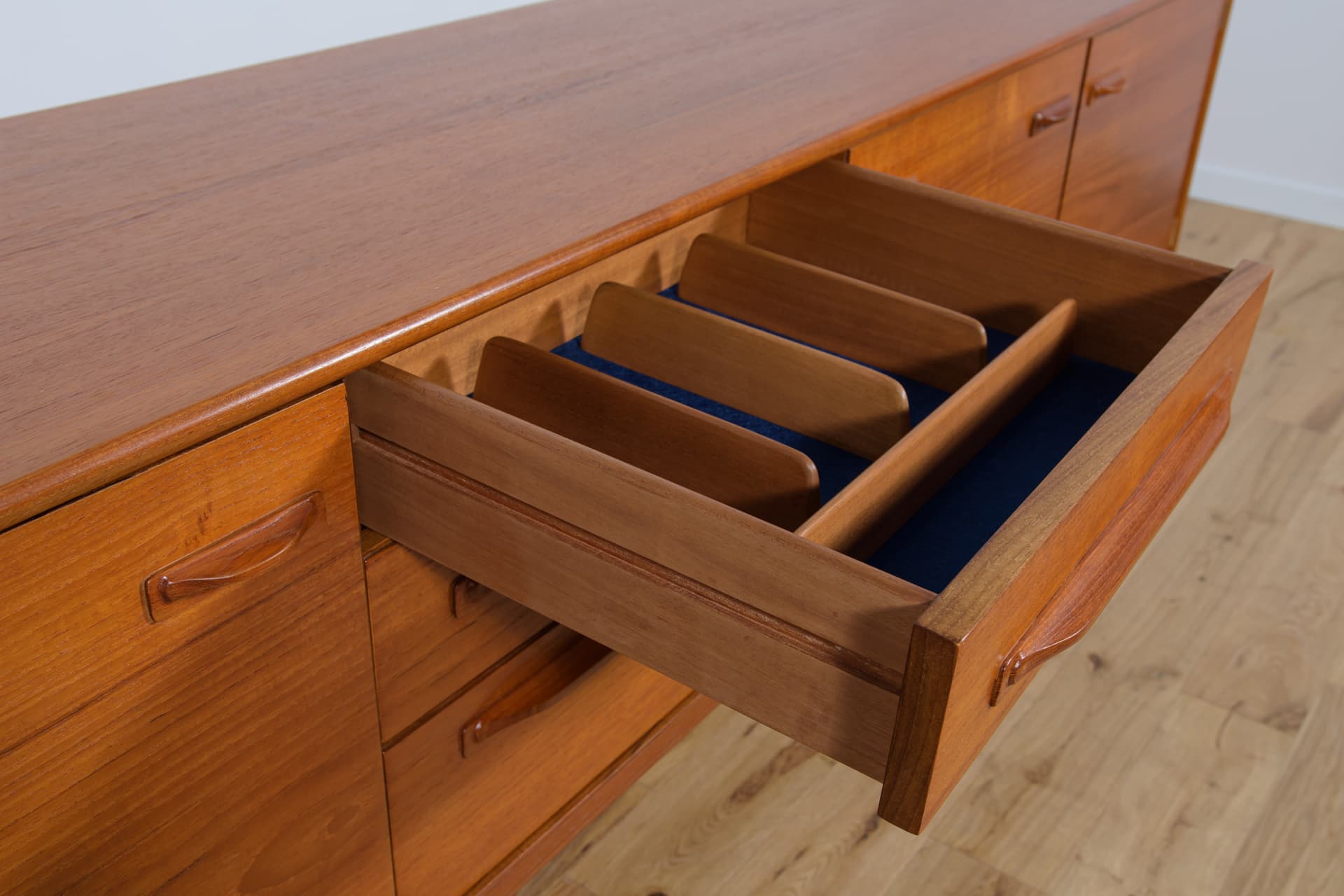 Komoda, drewno brązowy, Beithcraft, Wielka Brytania, lata 60. - 288926