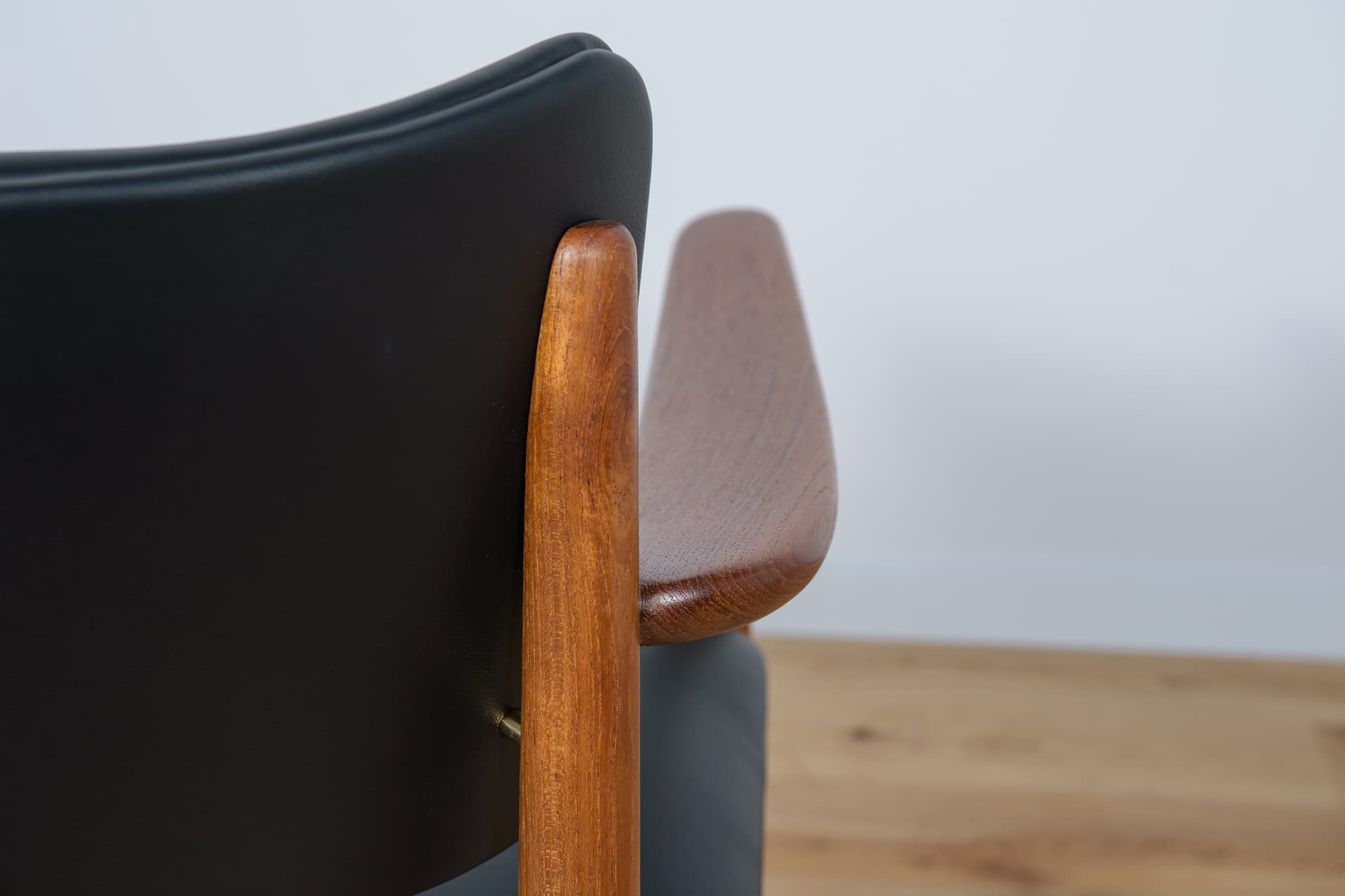 Fotel biurowy, teak brązowy, skóra naturalna czarna, Dania, lata 60. - 288944