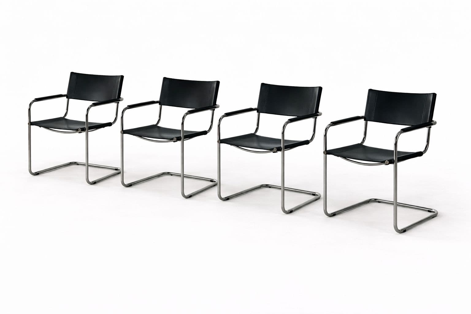 Zestaw 4 foteli z giętej stali wg proj. S34, M. Stam, czarny, skóra naturalna