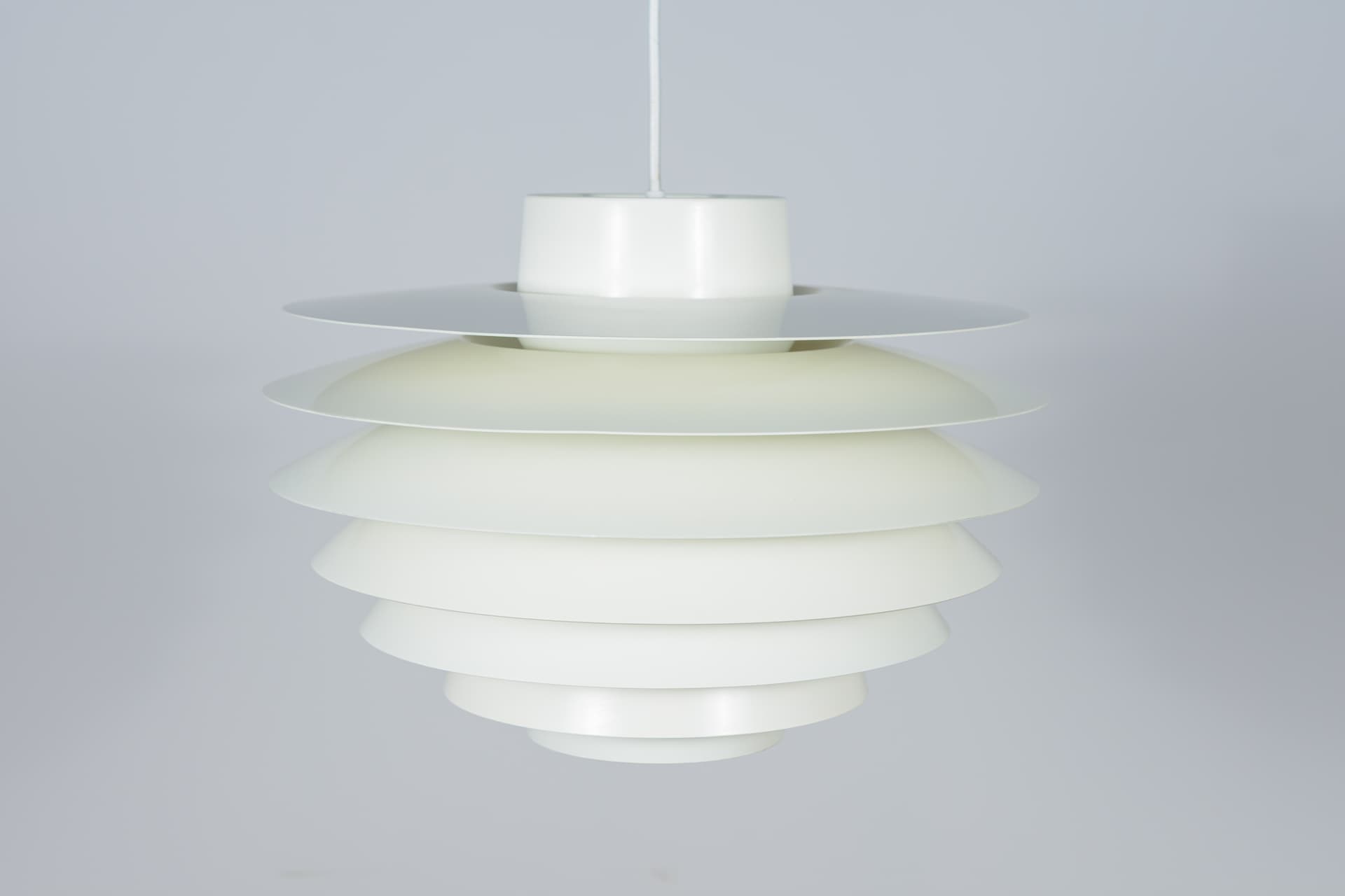 Lampa wisząca Verona, aluminium biały, proj. S. Middelboe, Fog & Mørup, Dania, lata 60. - 288995
