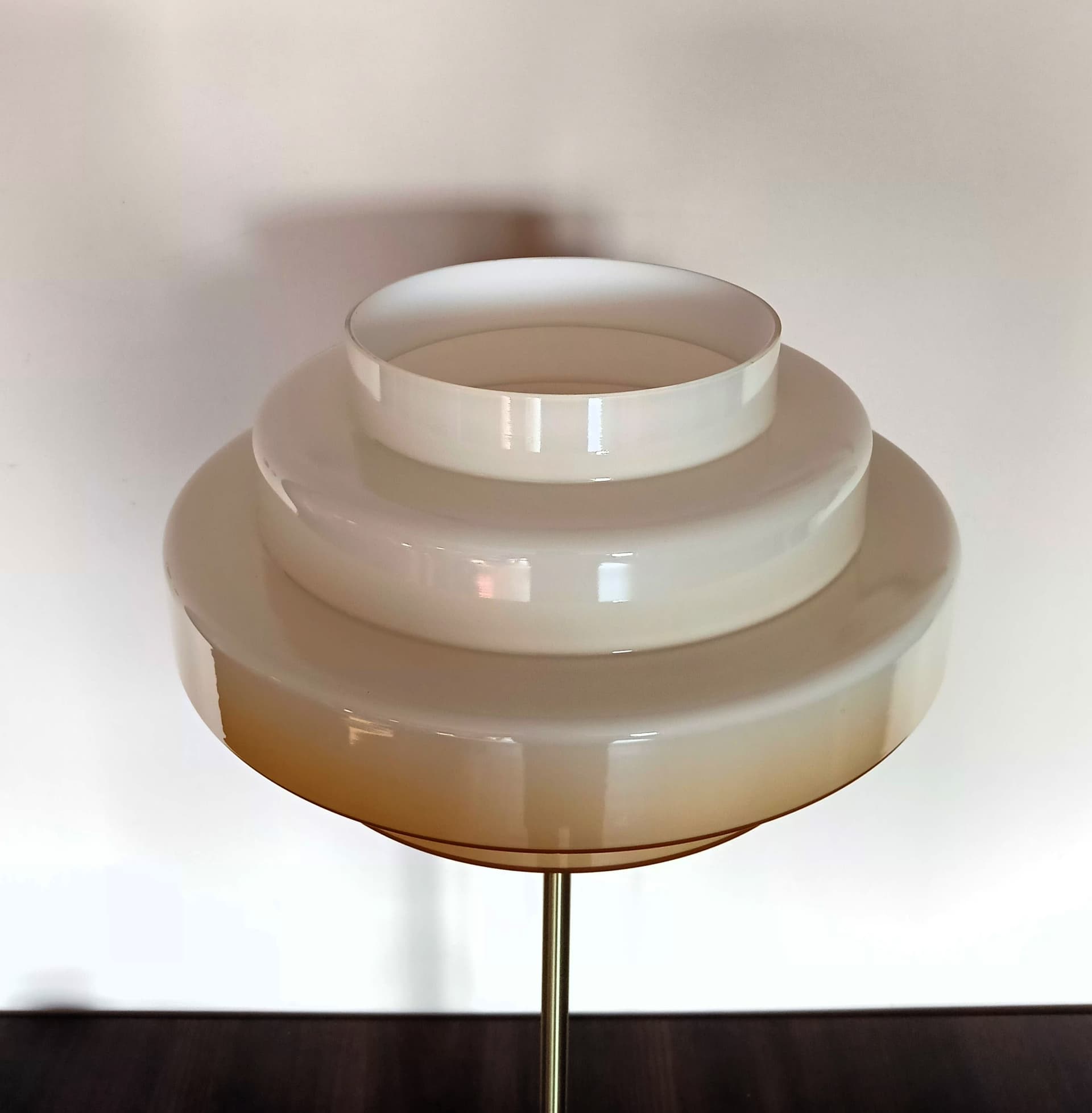 Lampa biurkowa, szkło beżowe, mosiądz, Niemcy, lata 70. - 289270