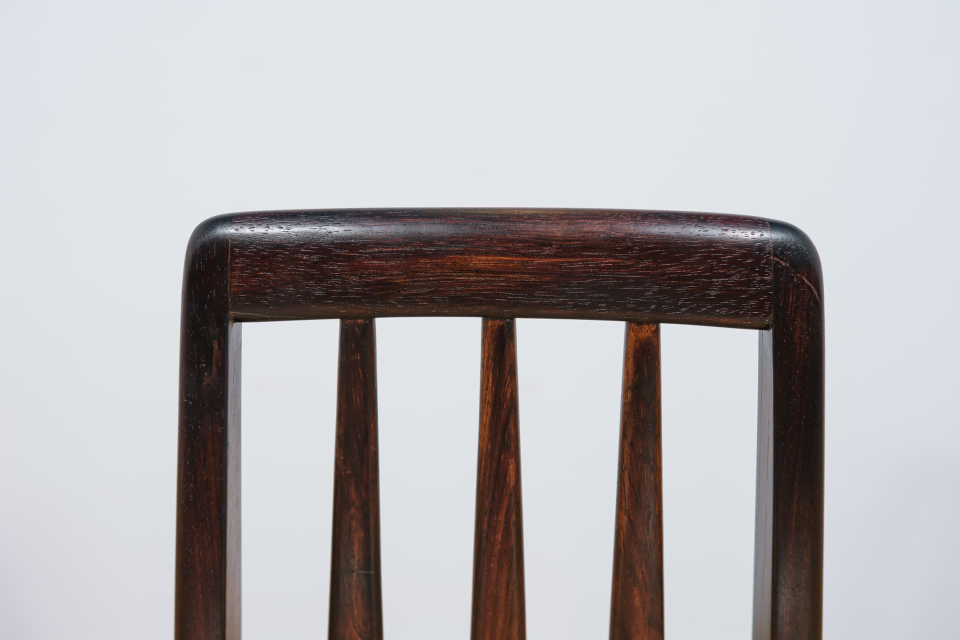 komplet sześciu krzeseł Eva, palisander brąz, skóra naturalna czarna, proj. N. Koefoed, Wielka Brytania, lata 60. - 289328