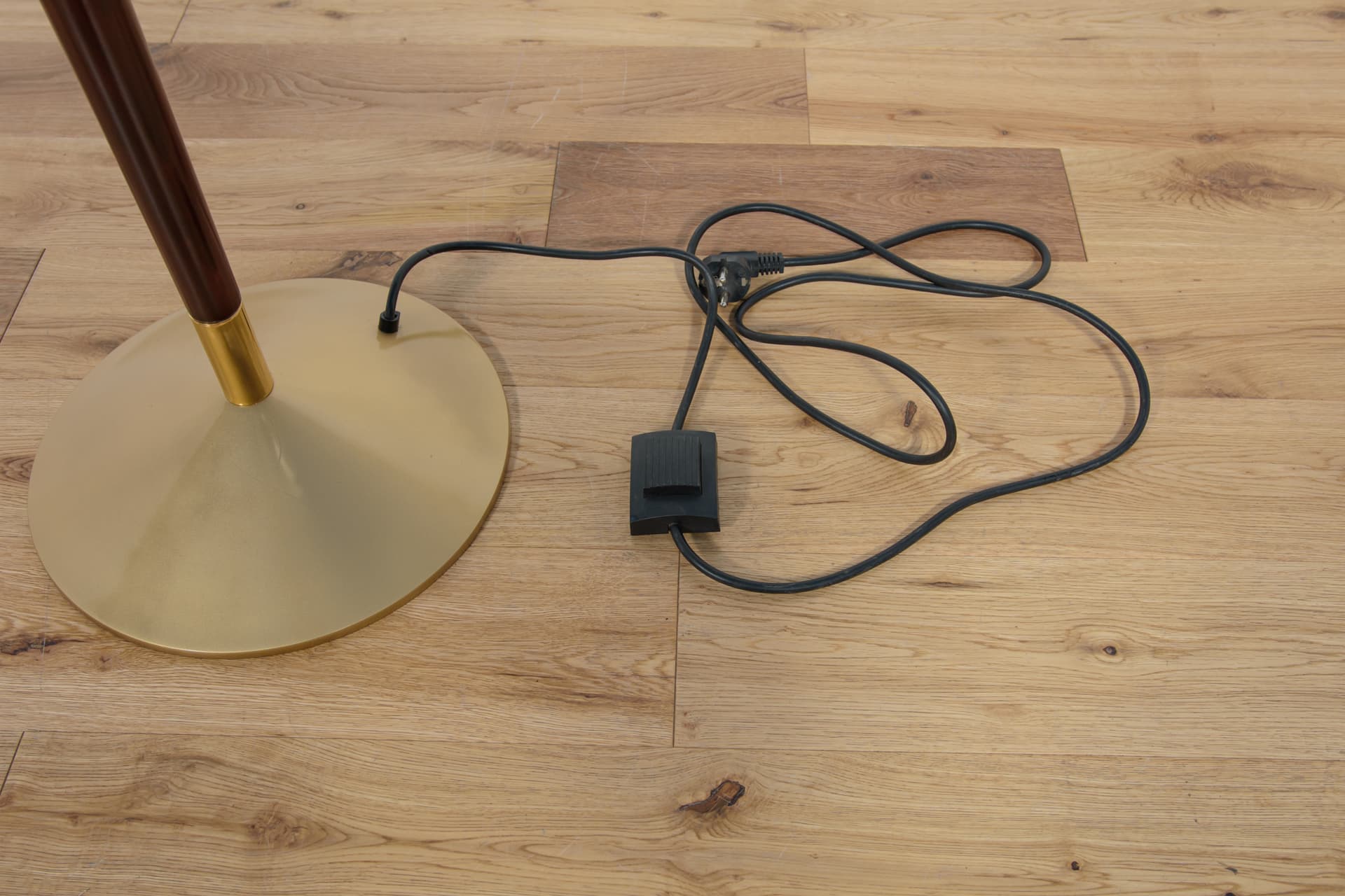 Lampa podłogowa Art Deco, drewno brązowe, mosiądz, Hiszpania, lata 90. - 289338