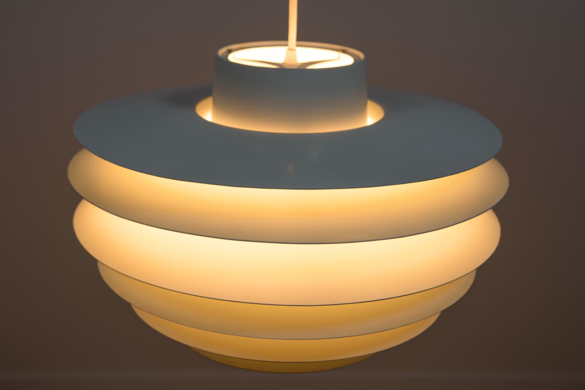 Lampa wisząca Verona, aluminium biały, proj. S. Middelboe, Fog & Mørup, Dania, lata 60. - 289345