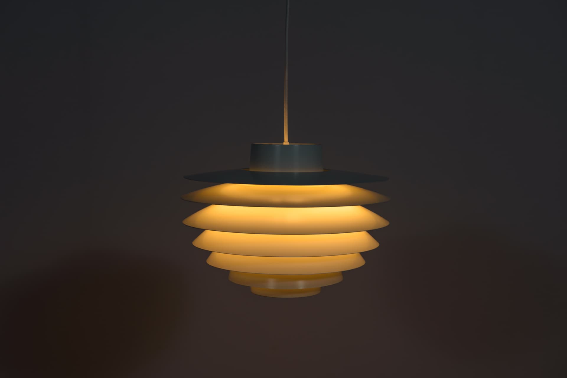 Lampa wisząca Verona, aluminium biały, proj. S. Middelboe, Fog & Mørup, Dania, lata 60. - 289387