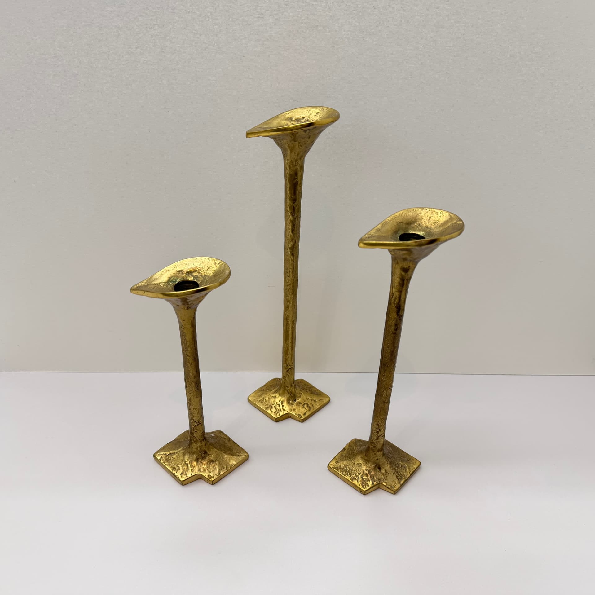 Komplet świeczników brutalistycznych, mosiądz złoty, Niemcy, lata 60. - 289659