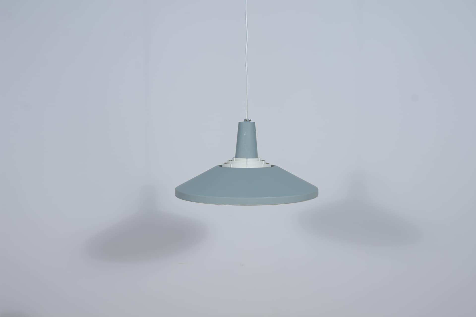 Lampa wisząca Fyns Plan, niebieski, metal, Lyfa, Dania, lata 70. - 289698