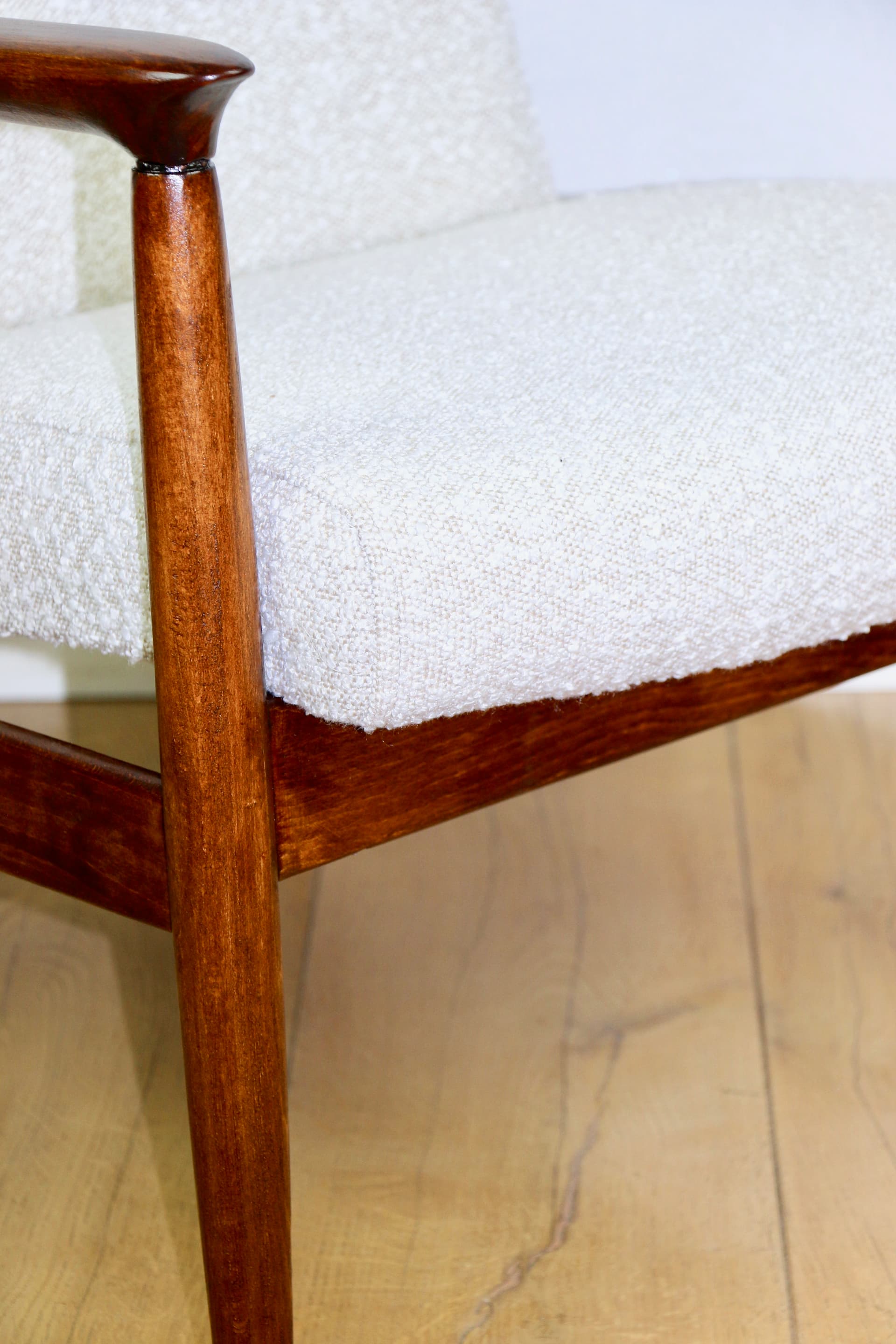 Fotel GFM-64, boucle ivory, proj. E. Homa, Polska, lata 70. - 289919