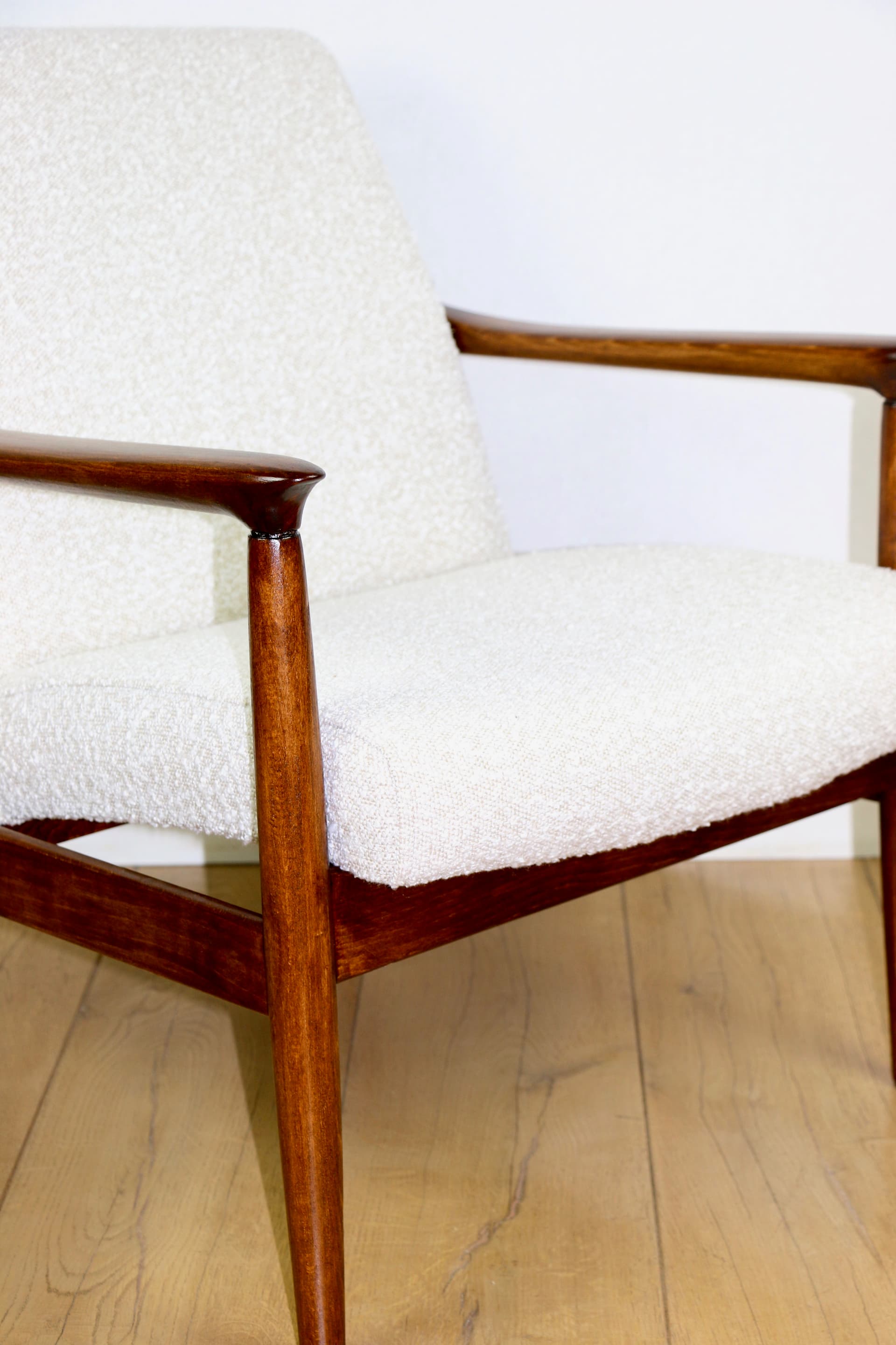 Fotel GFM-64, boucle ivory, proj. E. Homa, Polska, lata 70. - 289918