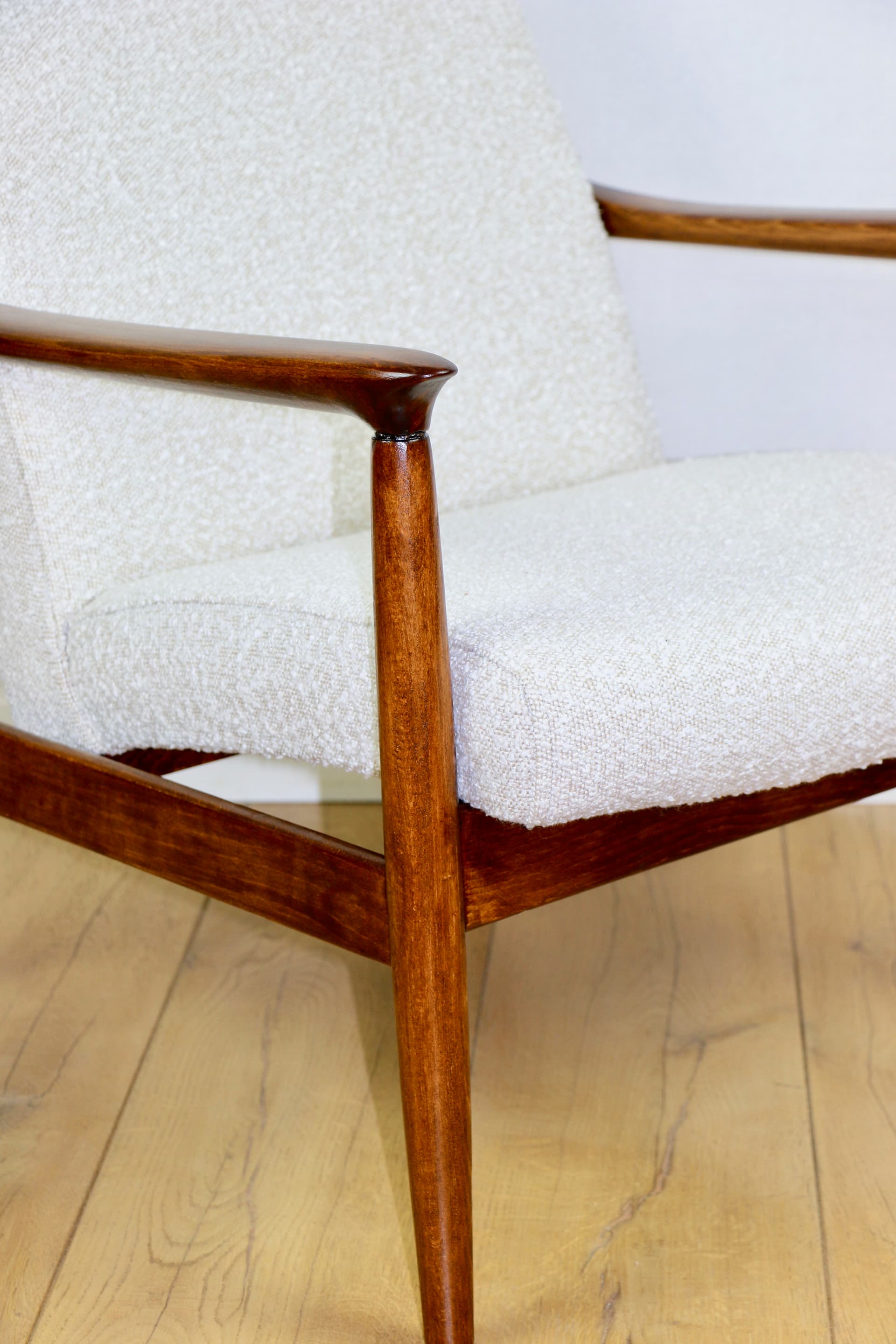 Fotel GFM-64, boucle ivory, proj. E. Homa, Polska, lata 70. - 289920