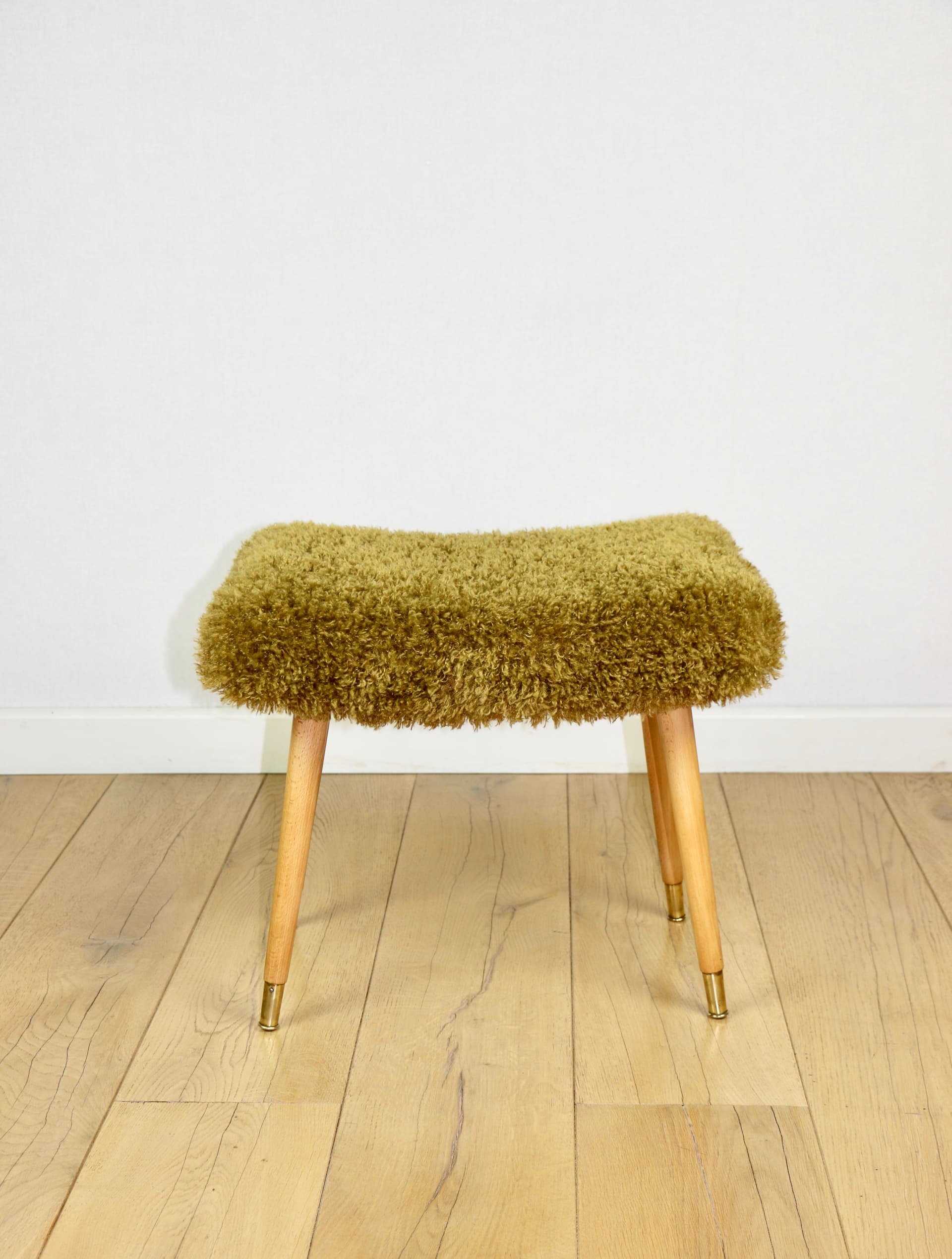 Taboret, zielony, włosie syntetyczne, buk, Polska, lata 70. - 289949