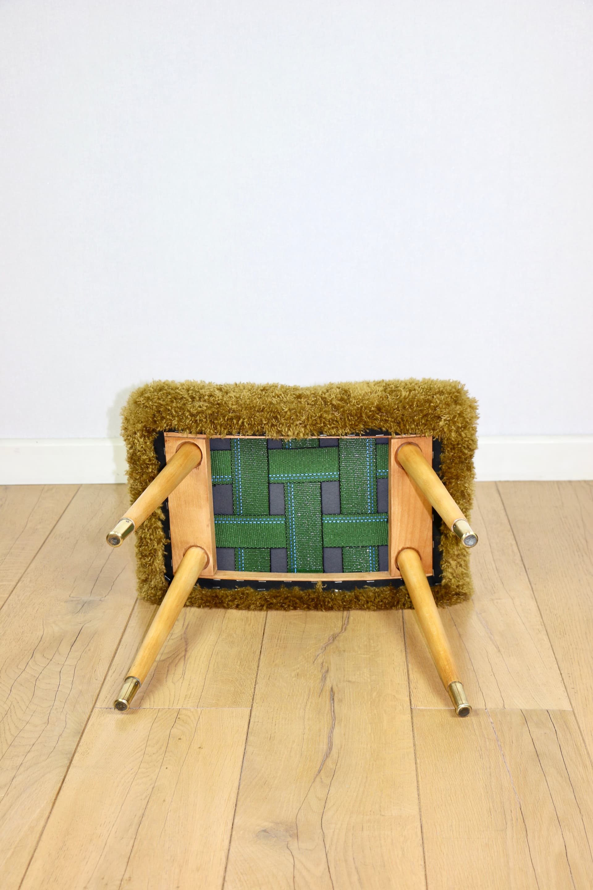 Taboret, zielony, włosie syntetyczne, buk, Polska, lata 70. - 289955