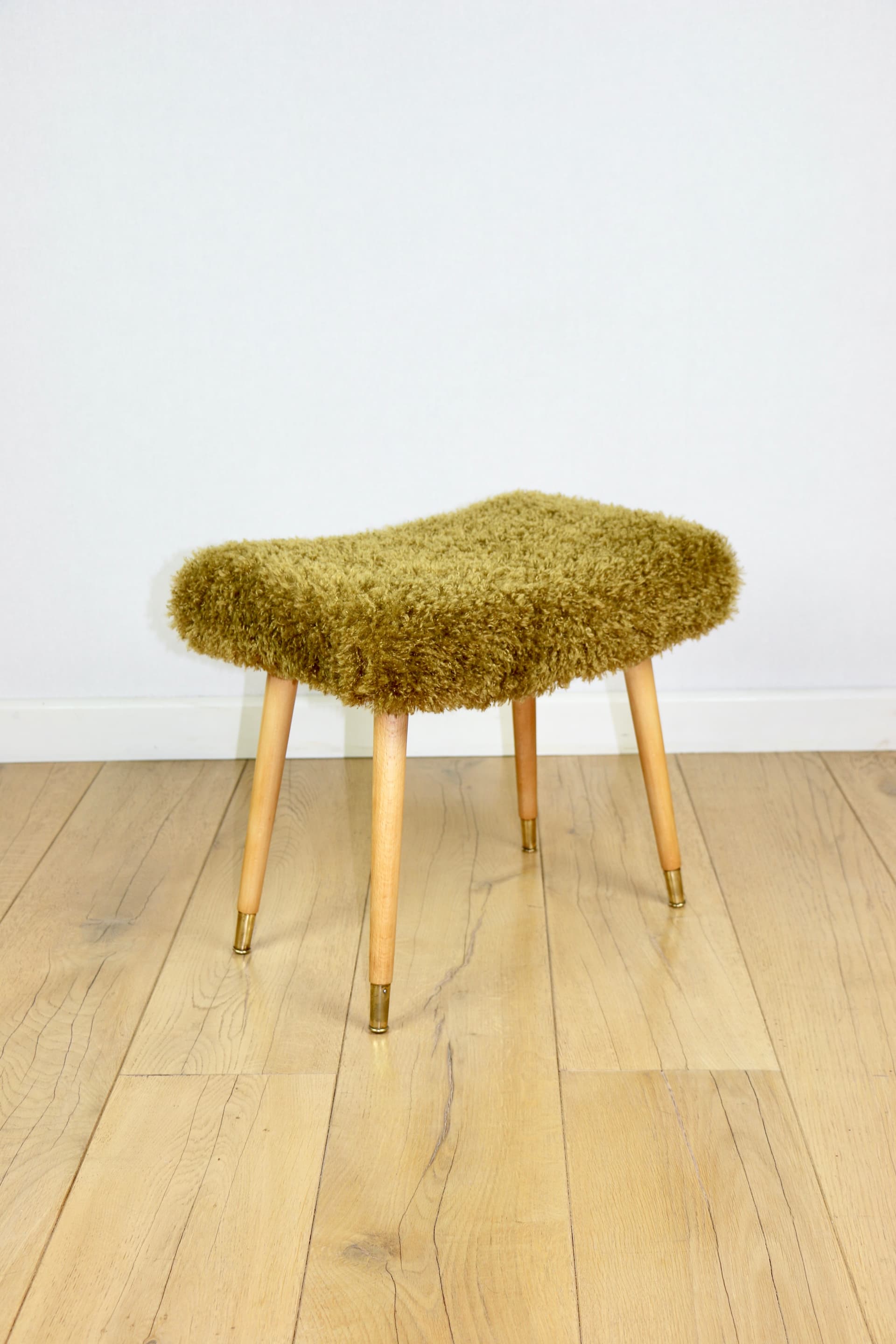 Taboret, zielony, włosie syntetyczne, buk, Polska, lata 70. - 289952