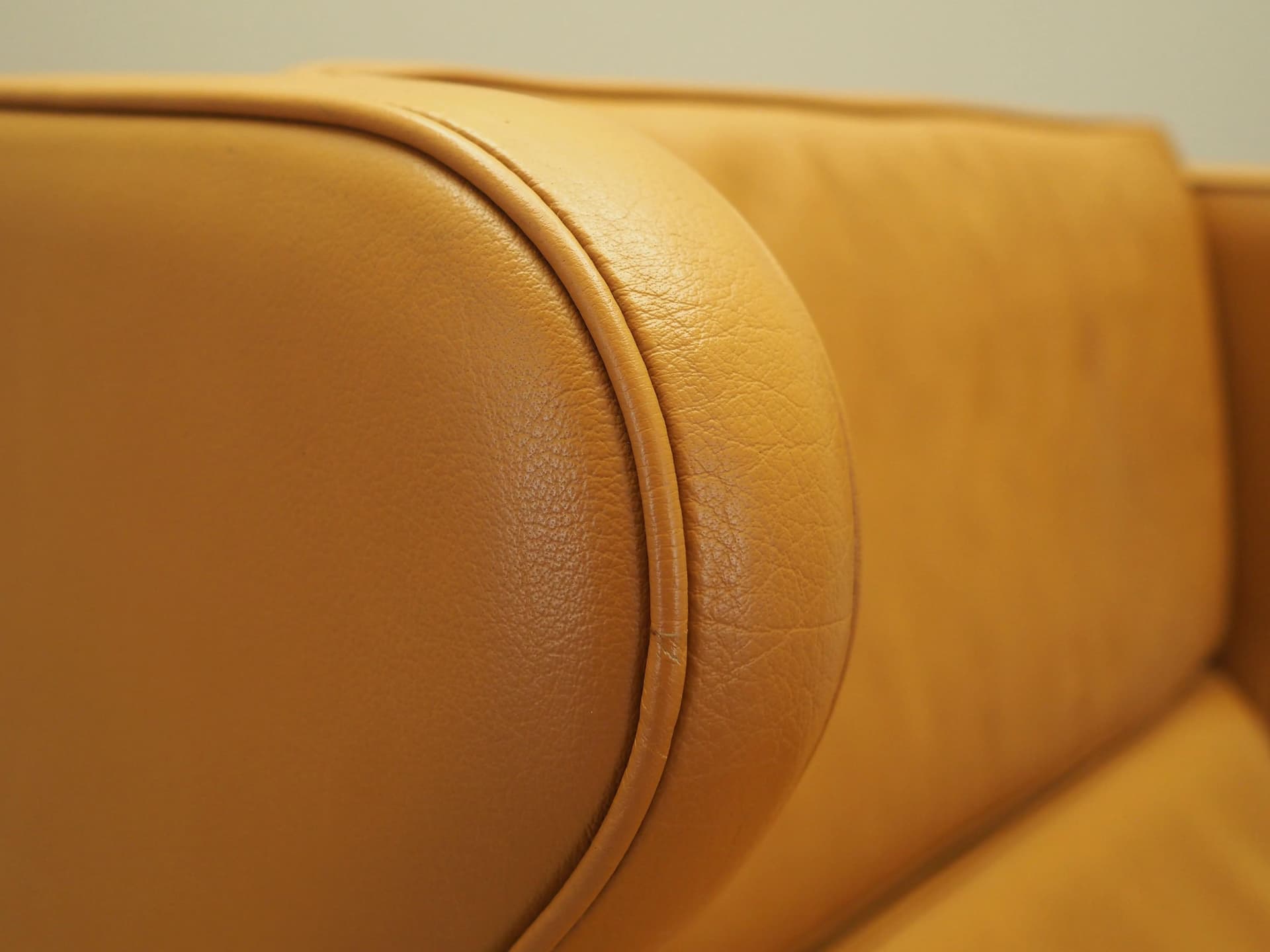 Fotel skandynawski, skóra pomarańczowa, buk brązowy, Dania, lata 70. - 21464