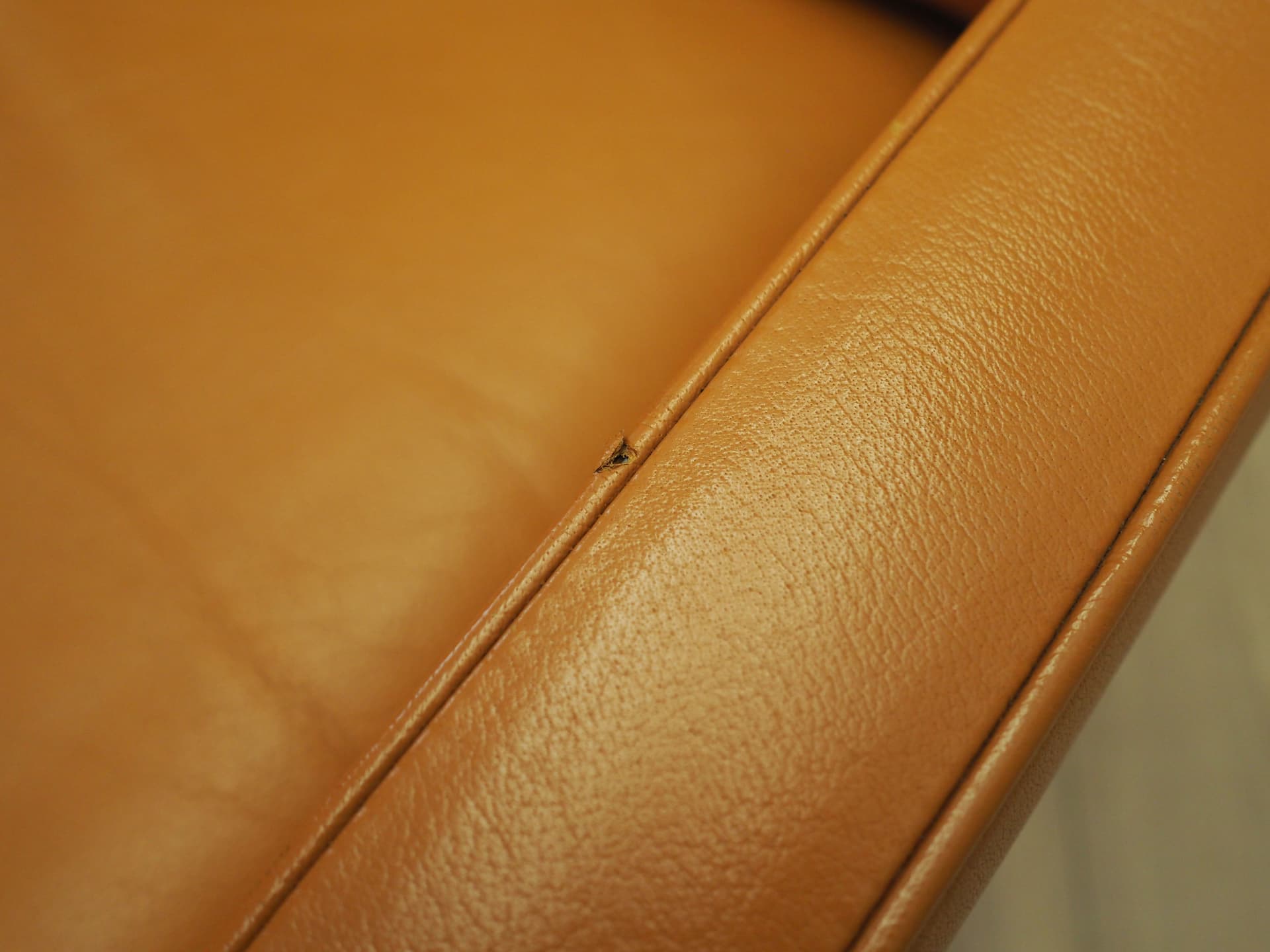 Fotel skandynawski, skóra pomarańczowa, buk brązowy, Dania, lata 70. - 66889