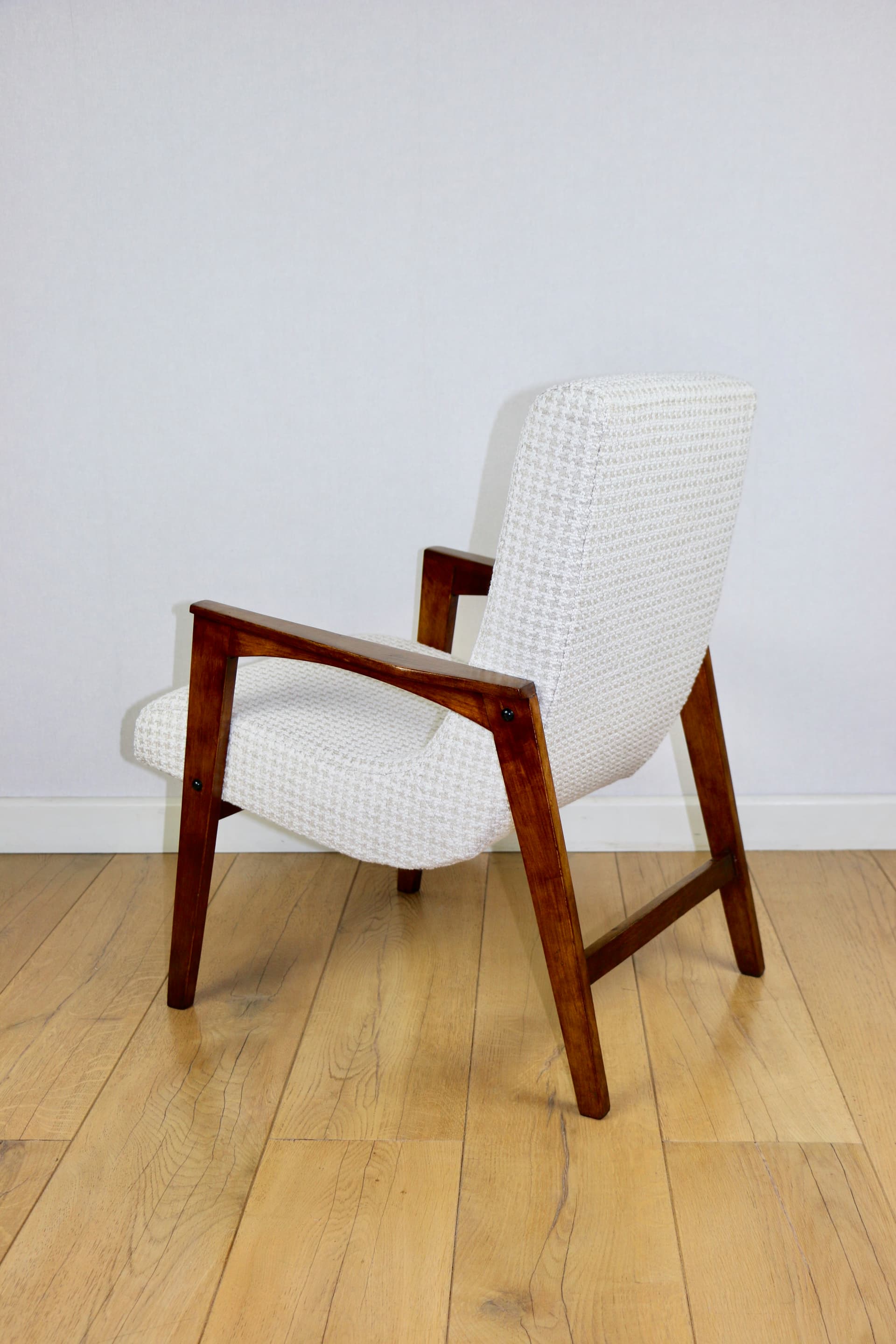 Fotel, mid-century modern, beżowy, tkanina naturalna, buk, Polska, lata 70. - 289980