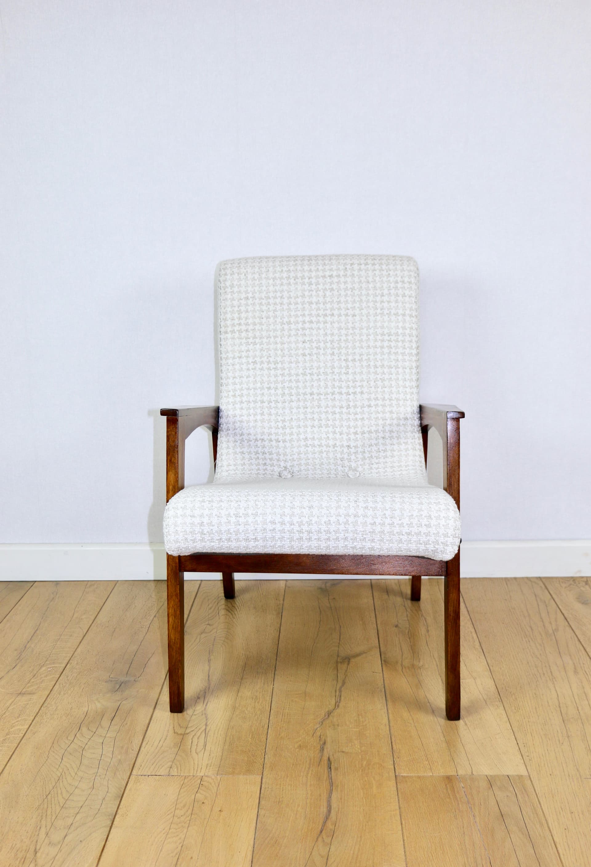 Fotel, mid-century modern, beżowy, tkanina naturalna, buk, Polska, lata 70. - 289976