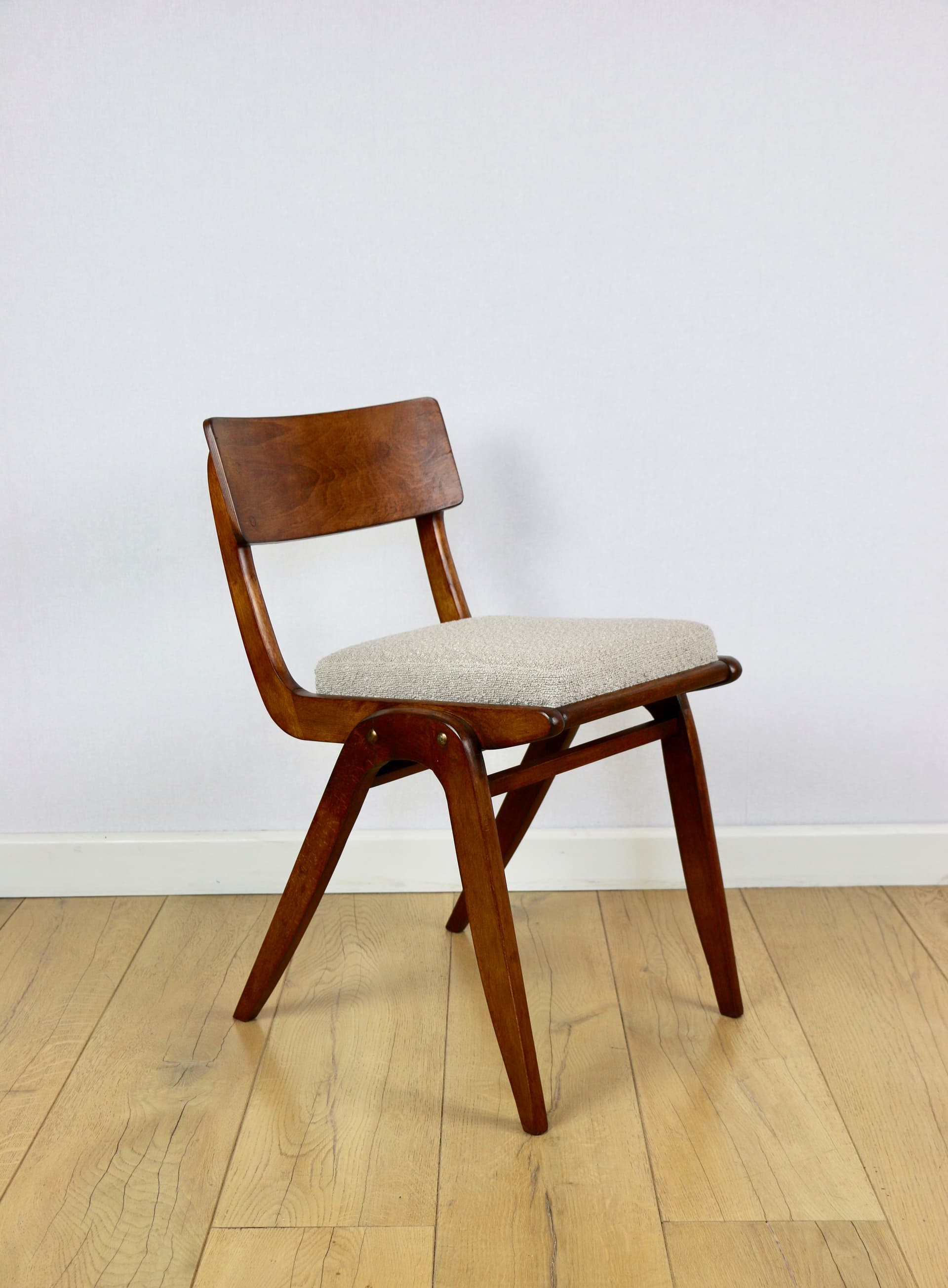 Krzesło Skoczek, boucle beżowy, buk, Polska, lata 70. - 289996