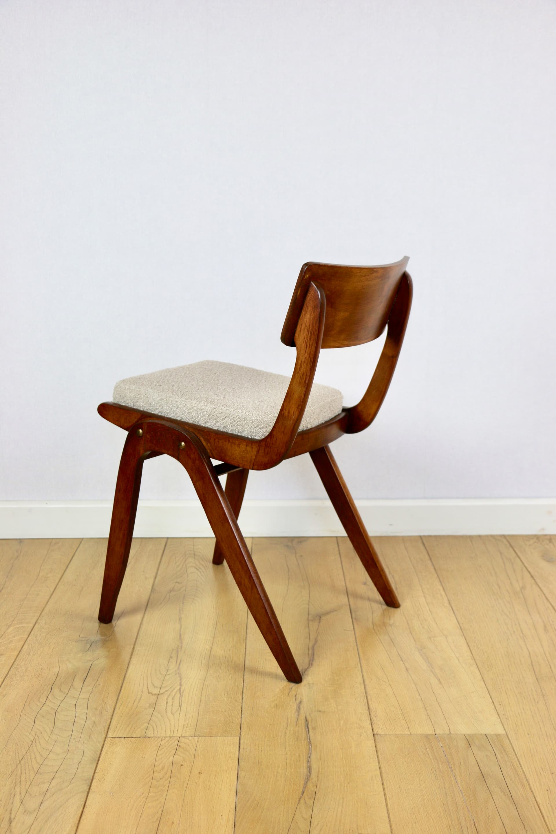 Krzesło Skoczek, boucle beżowy, buk, Polska, lata 70. - 289993