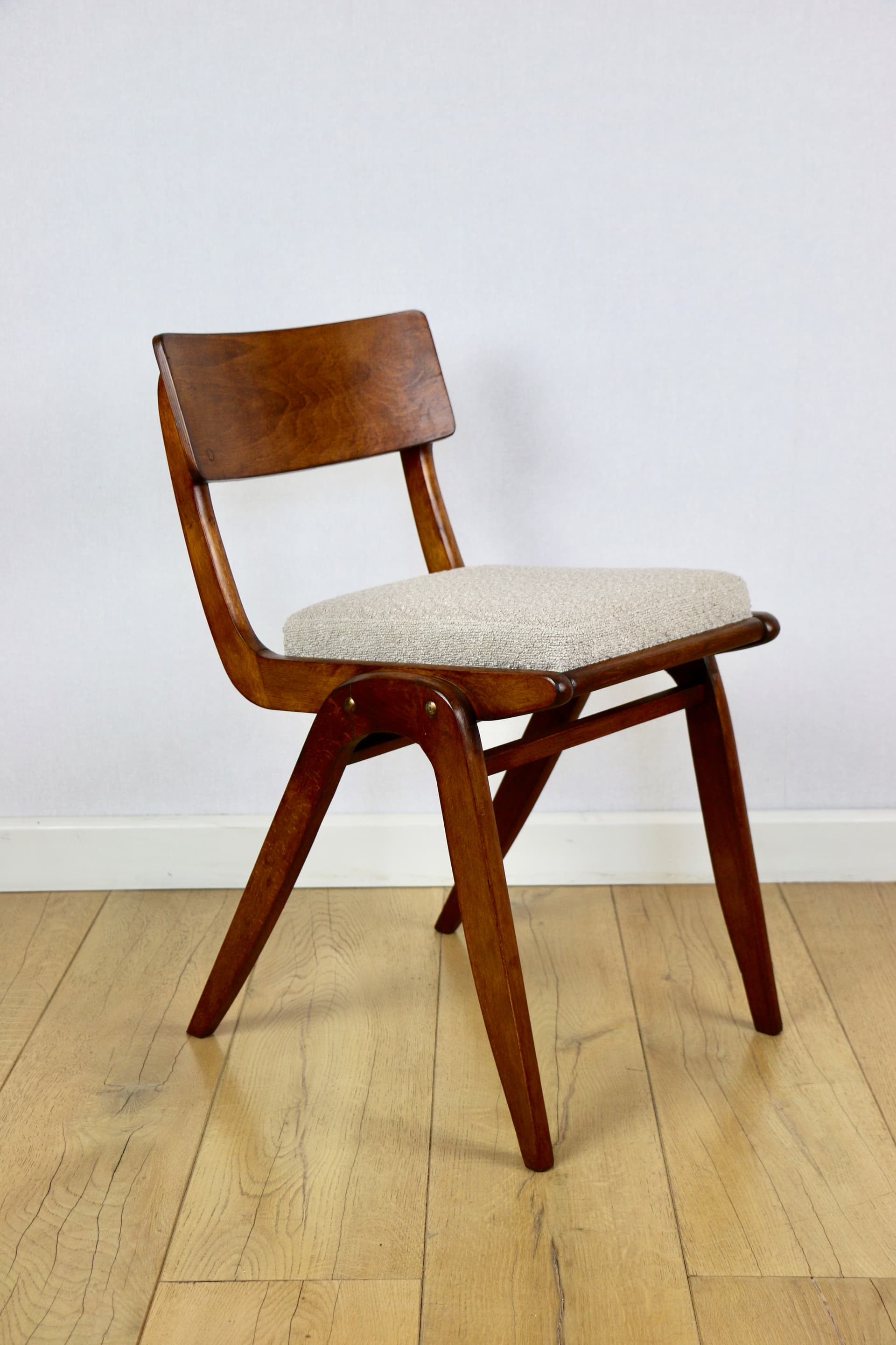 Krzesło Skoczek, boucle beżowy, buk, Polska, lata 70. - 289997