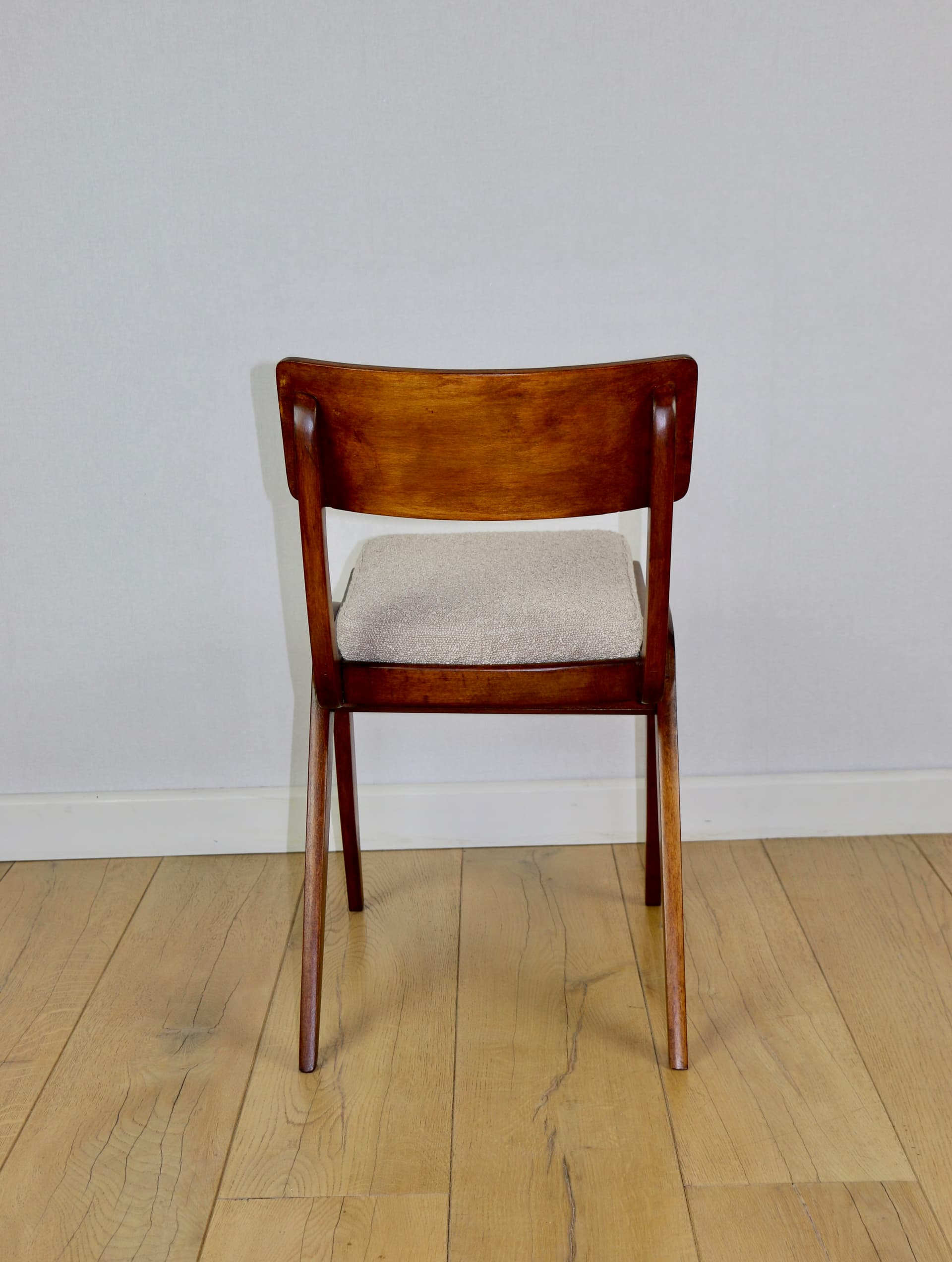 Krzesło Skoczek, boucle beżowy, buk, Polska, lata 70. - 289989