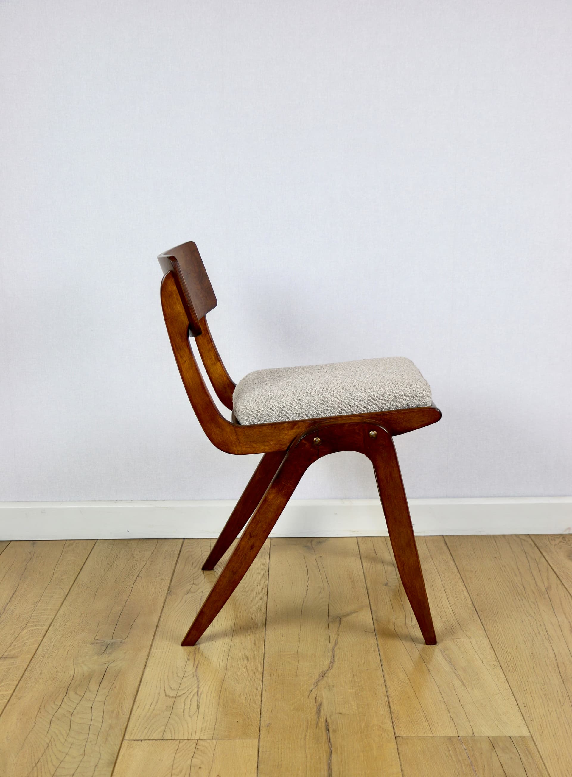 Krzesło Skoczek, boucle beżowy, buk, Polska, lata 70. - 289995