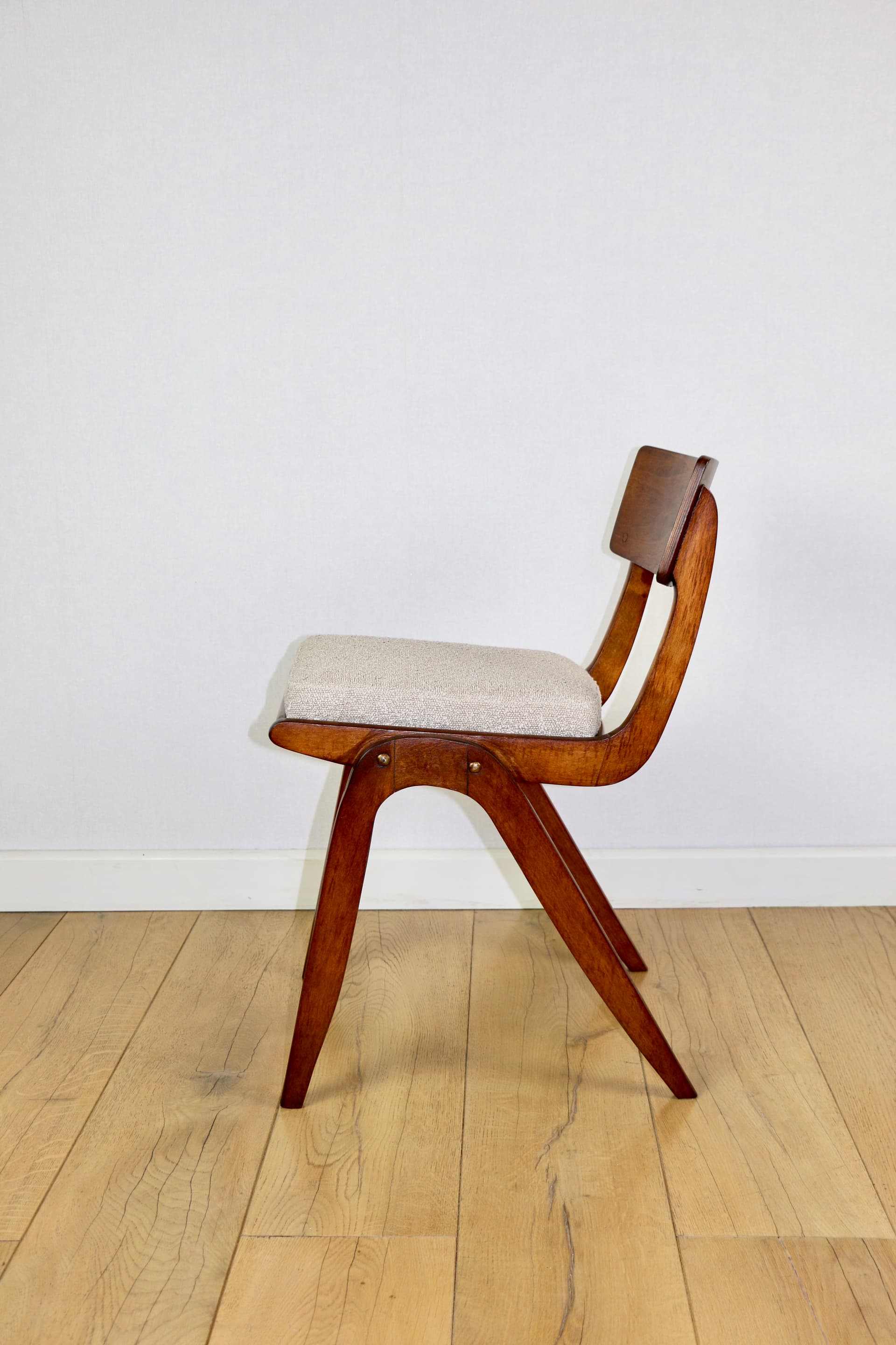 Krzesło Skoczek, boucle beżowy, buk, Polska, lata 70. - 289992