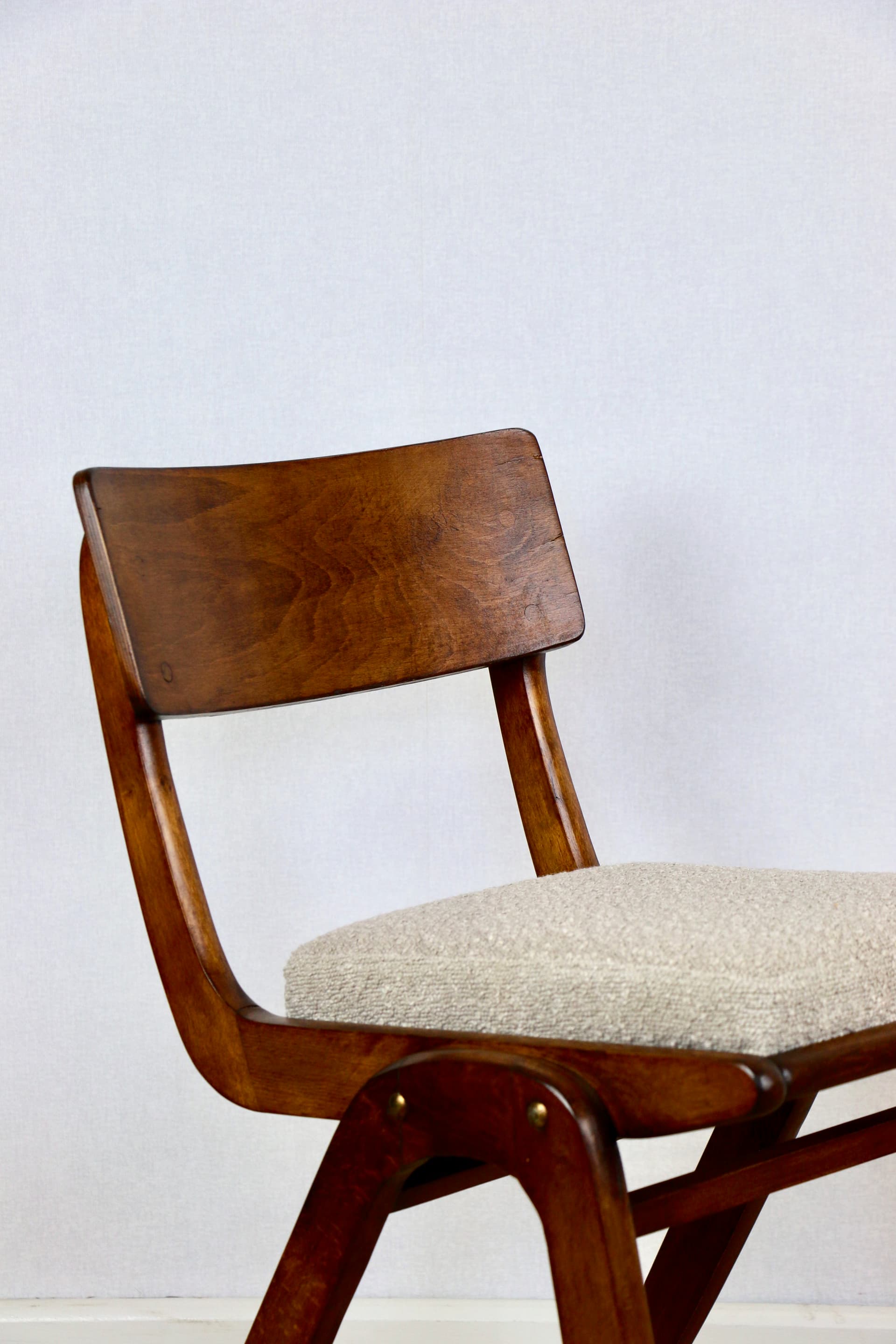 Krzesło Skoczek, boucle beżowy, buk, Polska, lata 70. - 289998