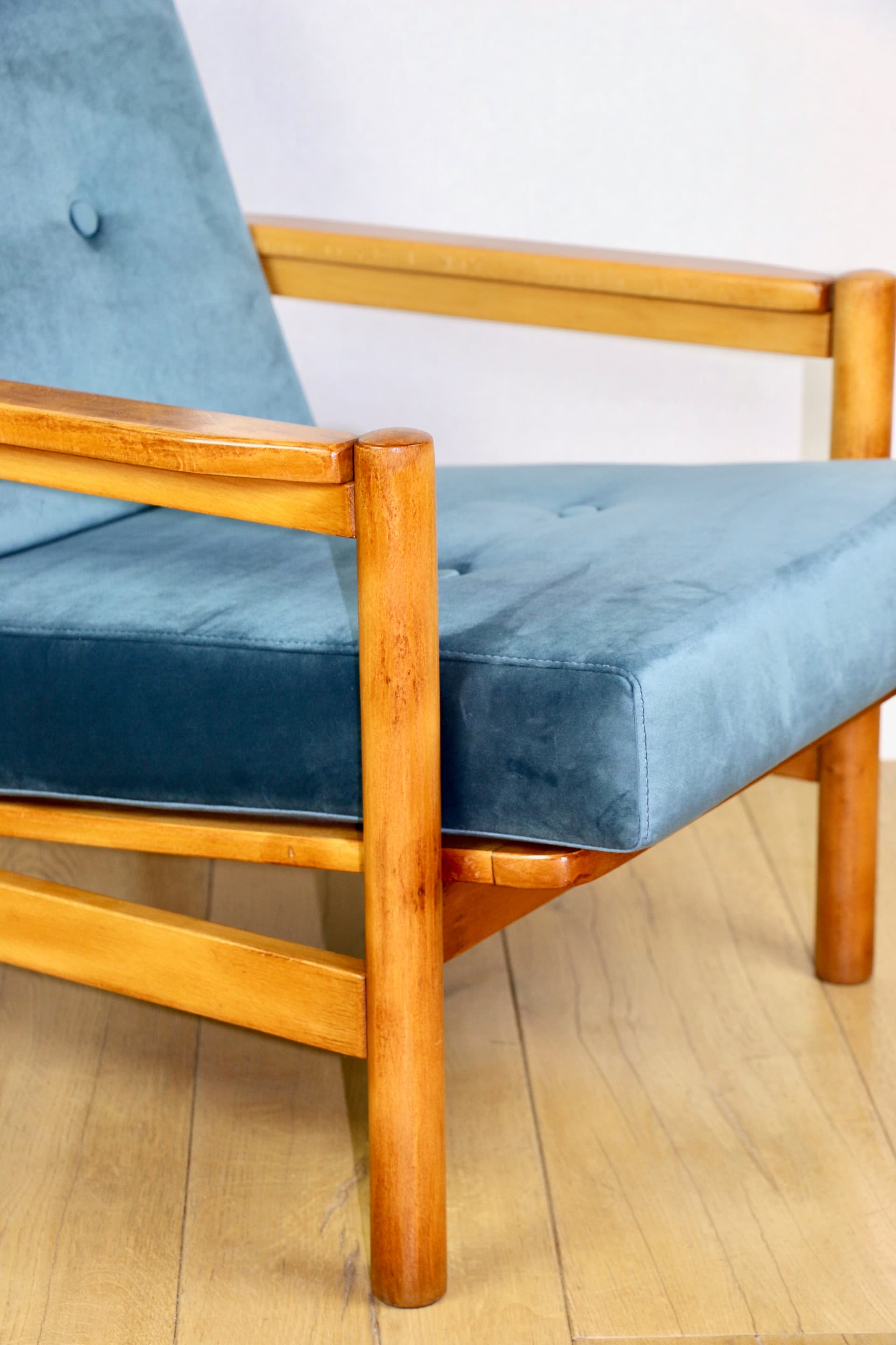 Fotel, velvet morski, buk jasny, proj. Z. Bączyk, Polska, lata 70. - 290031