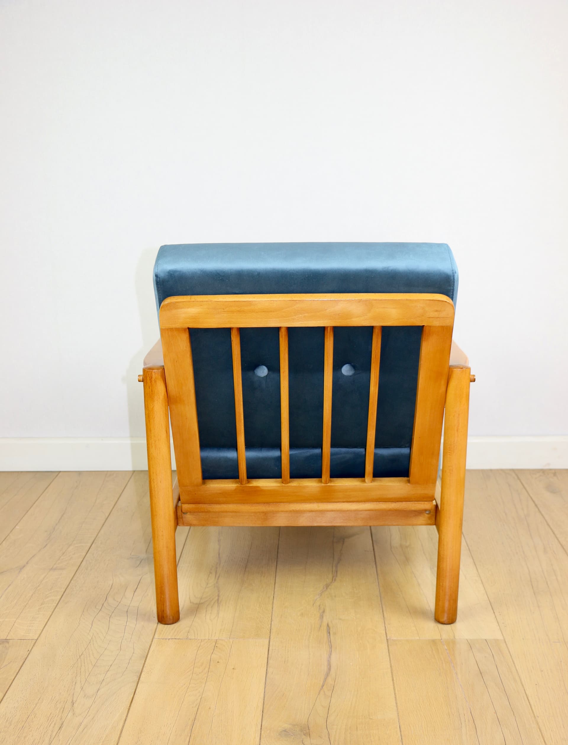 Fotel, velvet morski, buk jasny, proj. Z. Bączyk, Polska, lata 70. - 290023