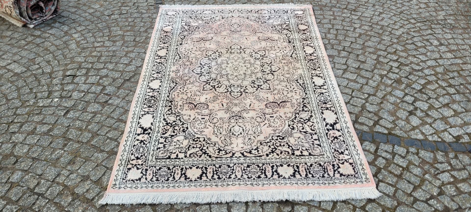 Dywan Indo Ghom 128x200 cm, różowy, jedwab bawełna, Indie, lata 80. - 290051