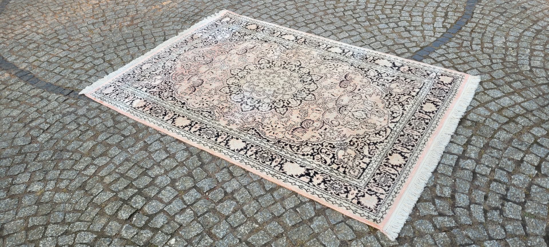 Dywan Indo Ghom 128x200 cm, różowy, jedwab bawełna, Indie, lata 80. - 290053