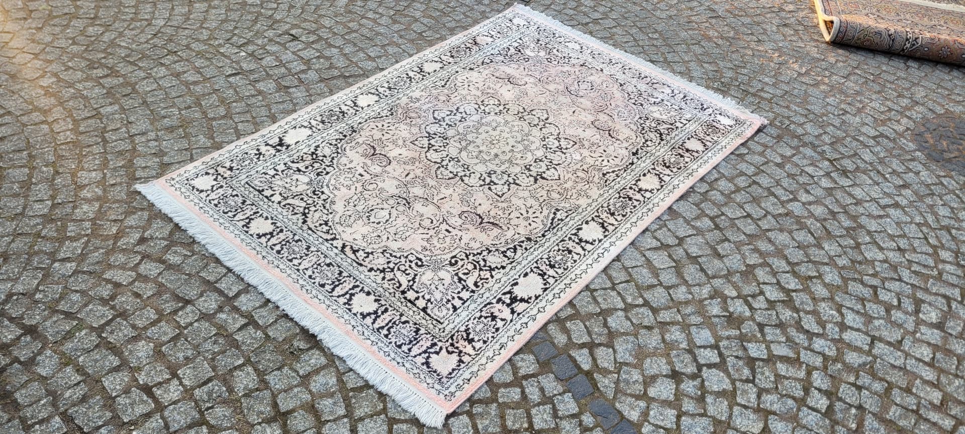 Dywan Indo Ghom 128x200 cm, różowy, jedwab bawełna, Indie, lata 80. - 290055