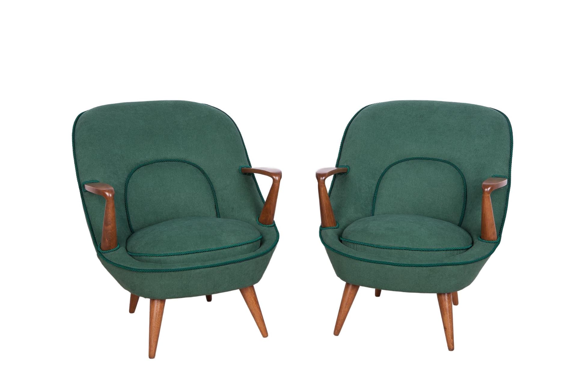 Para foteli 345, bawełna zielona, drewno dąb, proj. J. Jędrachowicz, K. Racinowski, Poznańskie Fabryki Mebli, Polska, lata 50.