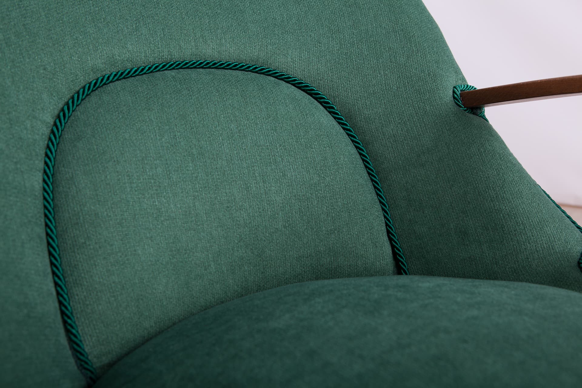 Para foteli 345, bawełna zielona, drewno dąb, proj. J. Jędrachowicz, K. Racinowski, Poznańskie Fabryki Mebli, Polska, lata 50. - 290359