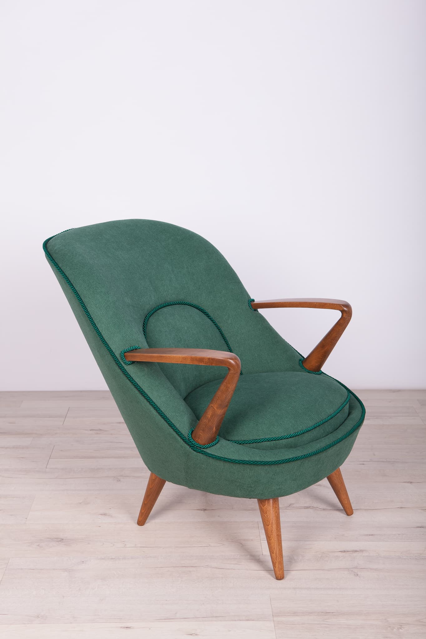 Fotel 345, zielony, tkanina, drewno, proj. J. Jędrachowicz, K. Racinowski, Poznańskie Fabryki Mebli, Polska, lata 50. - 290364