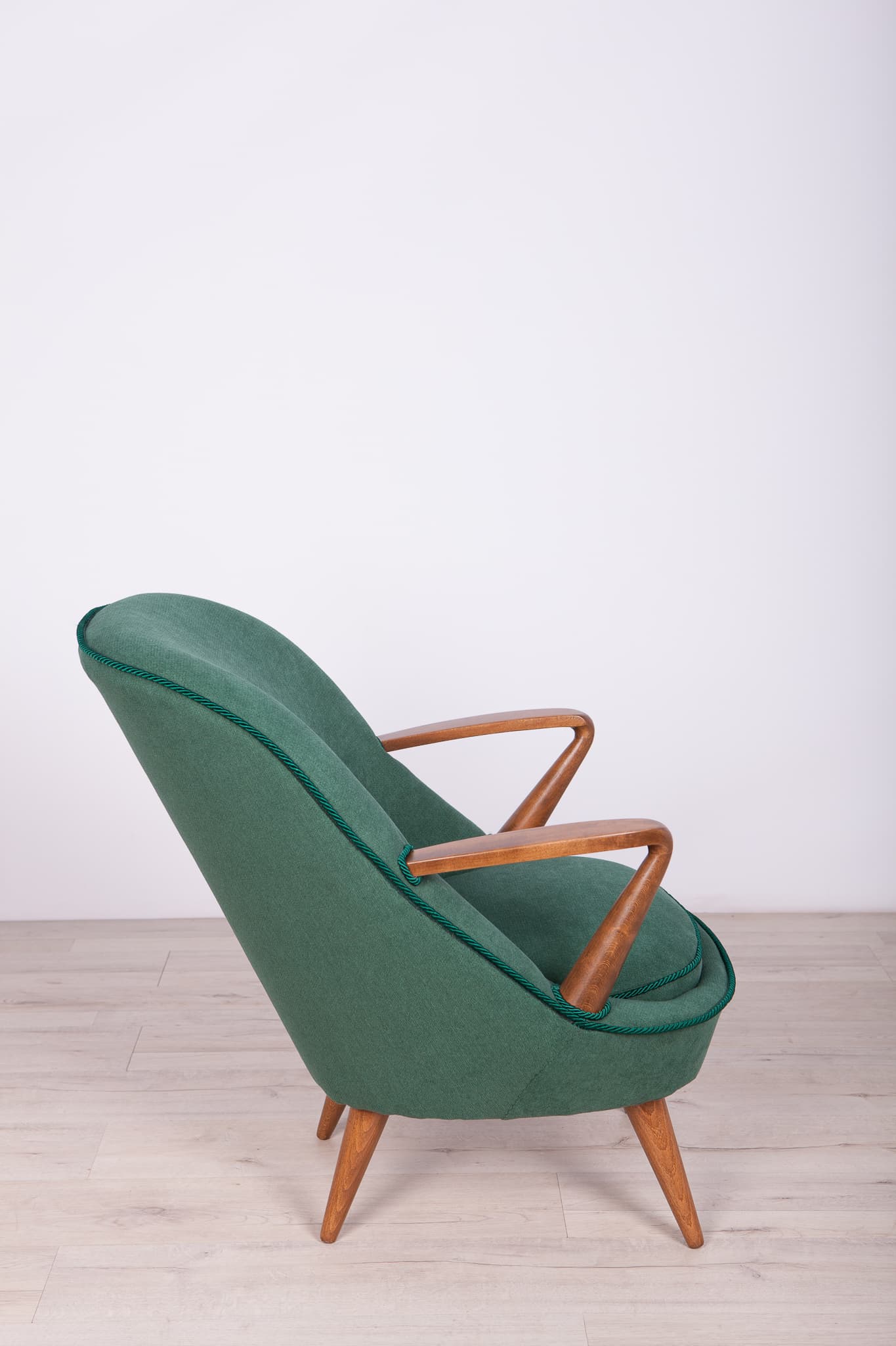 Fotel 345, zielony, tkanina, drewno, proj. J. Jędrachowicz, K. Racinowski, Poznańskie Fabryki Mebli, Polska, lata 50. - 290365