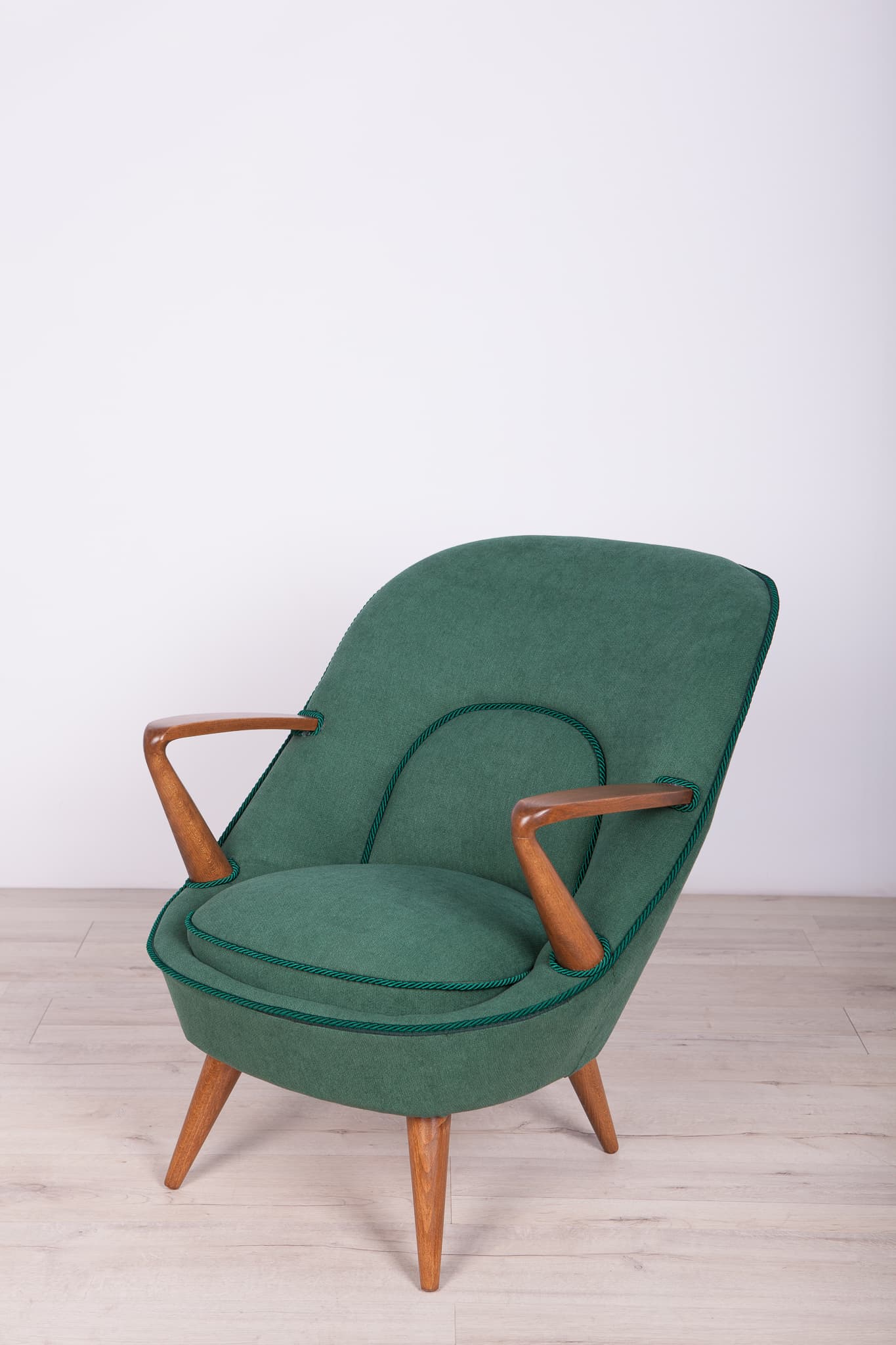 Fotel 345, zielony, tkanina, drewno, proj. J. Jędrachowicz, K. Racinowski, Poznańskie Fabryki Mebli, Polska, lata 50. - 290369