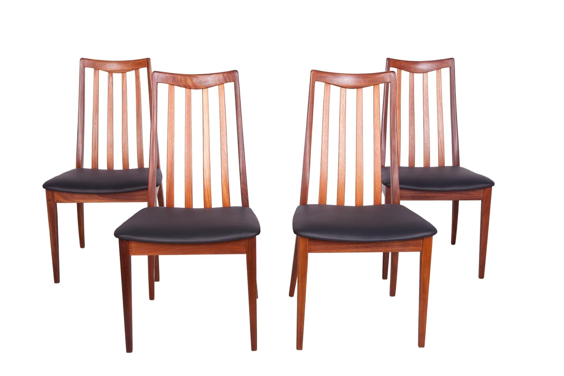 Komplet czterech krzeseł, teak brązowy, skóra naturalna czarna, proj. L. Dandy, G-Plan, Wielka Brytania, lata 60.