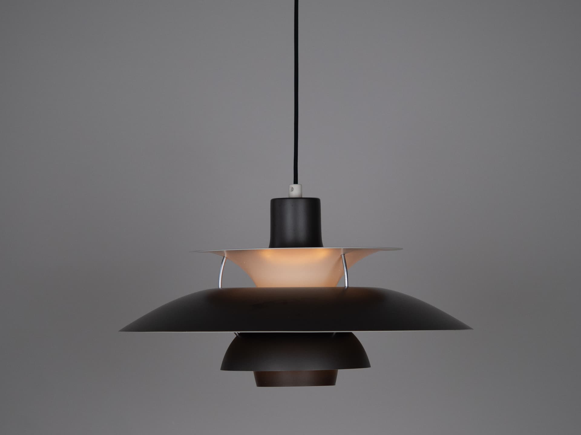 Lampa wisząca PH 5, aluminium szary, proj. P. Henningsen, Louis Poulsen, Dania, lata 60. - 290856